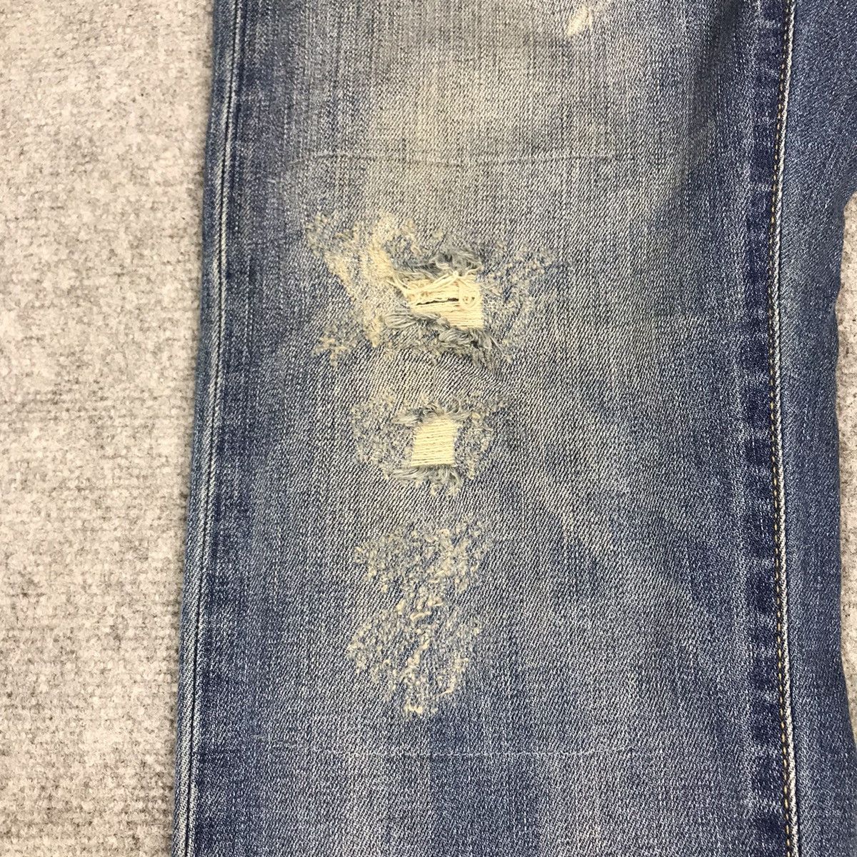 Japanese Brand × Jun Takahashi × Uniqlo Denim distressed Uniqlo design japan pants Size US 32 / EU 48 - 4 Thumbnail
