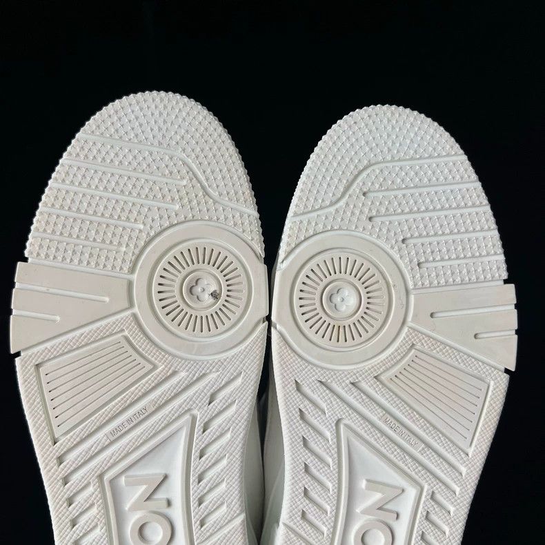 Louis Vuitton Louis Vuitton Pure white Trainer board shoes Size US 10 / EU 43 - 8 Thumbnail