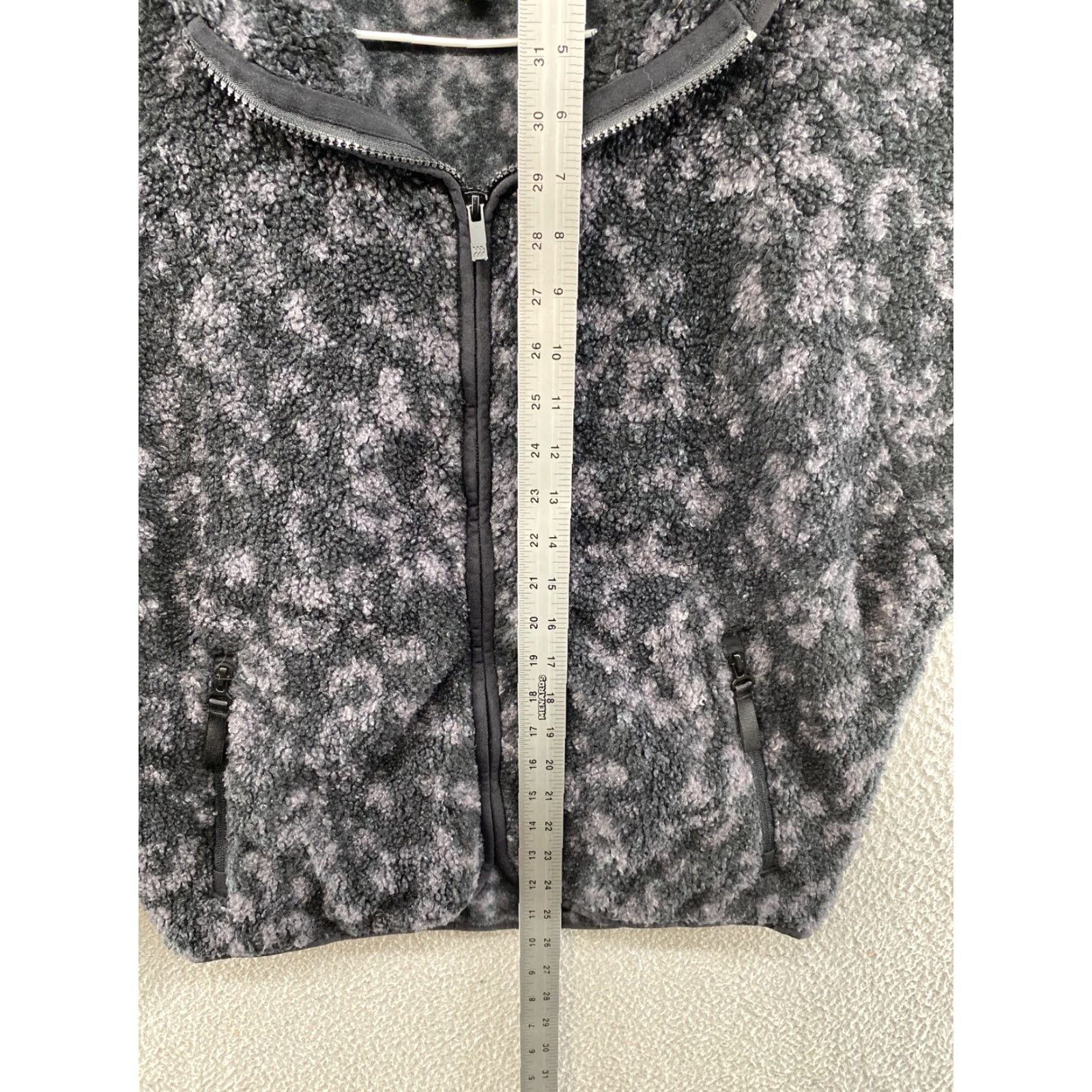Vintage All in Motion Women's Leopard Sherpa Full Zip Jacket Small Size Black Design Roses Activewear Jacket Womens Small No N/A Size S / US 4 / IT 40 - 7 Thumbnail
