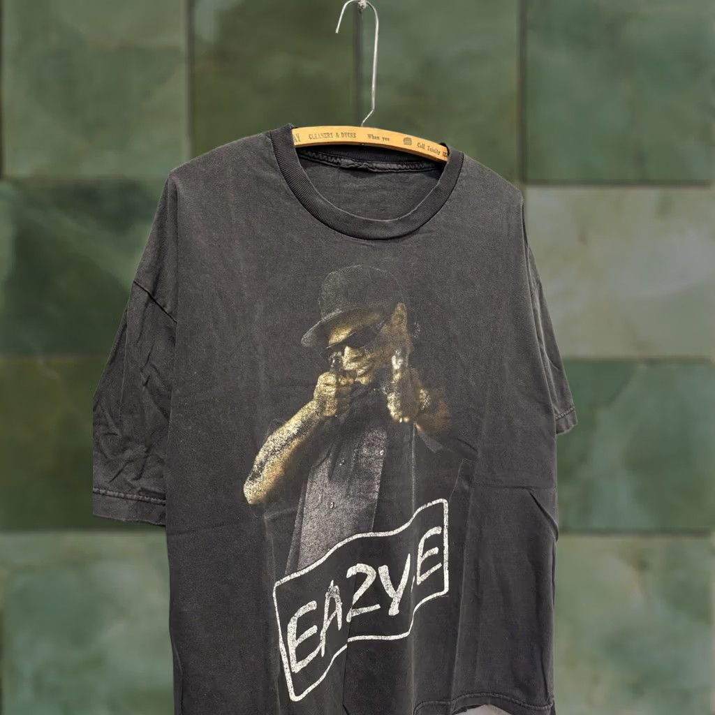 Vintage VINTAGE Deathrow Records T-Shirt XL Black Mens XL 2006 Eazy E Rap Tee Shirt Size US XL / EU 56 / 4 - 1 Thumbnail
