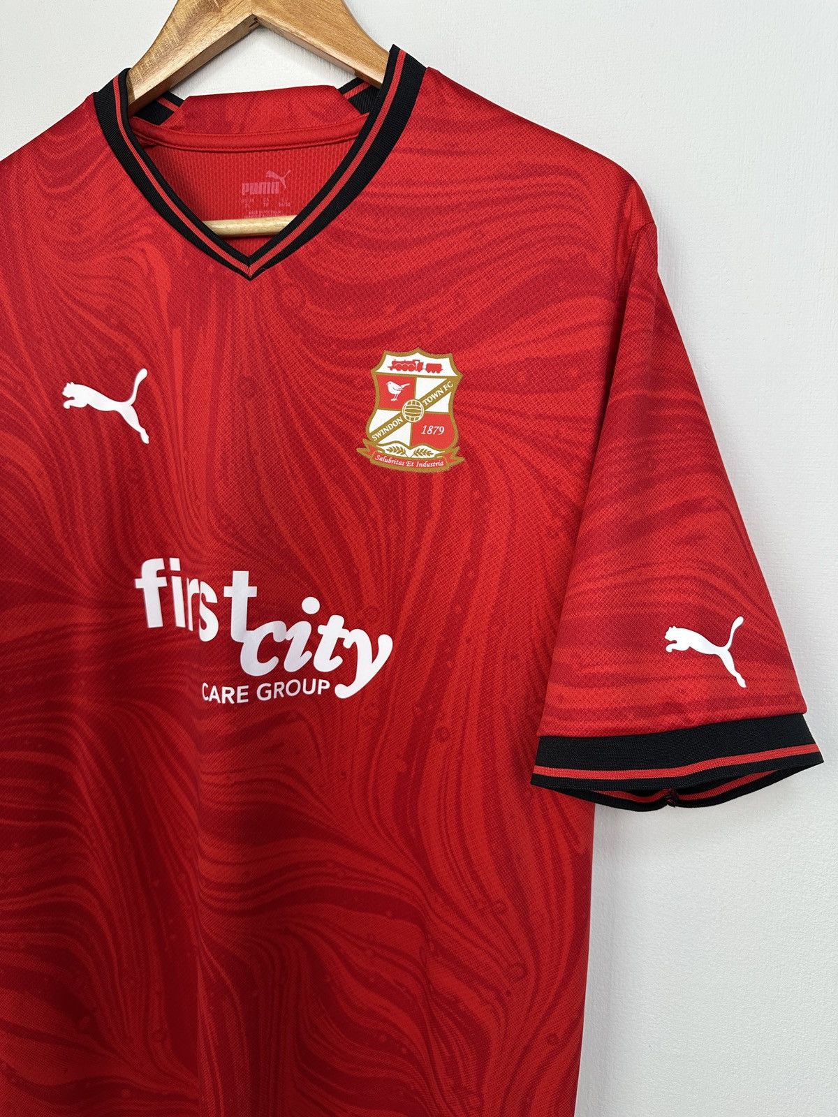Puma SWINDON TOWN 22/23 PUMA Home Football Shirt Soccer Jersey XL Size US XL / EU 56 / 4 - 4 Thumbnail