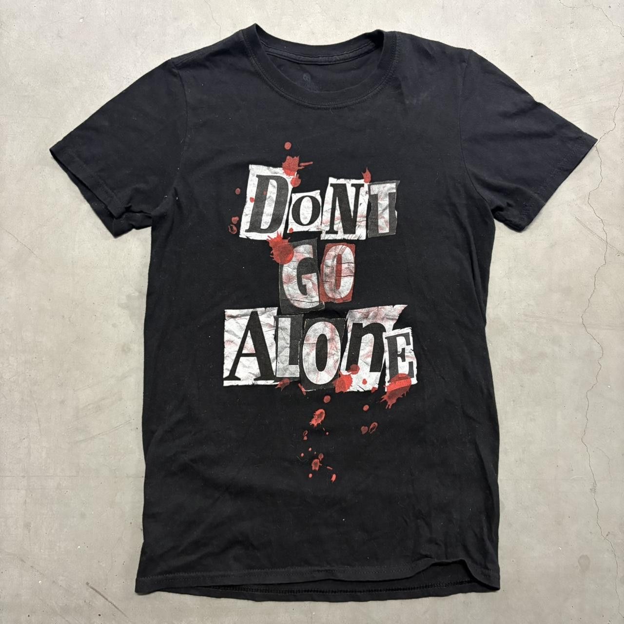 Vintage Crazy Vintage Y2K/2000s Halloween Horror Nights Universal Studios Dont go Alone Graphic Tee! Size US XS / EU 42 / 0 - 1 Thumbnail