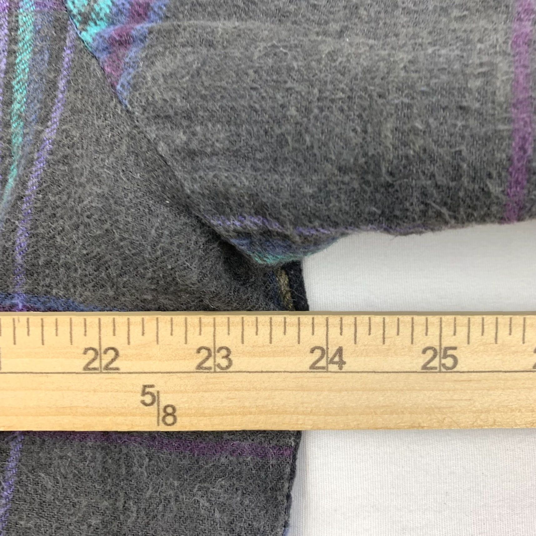 Vintage VINTAGE Coleman Flannel Shirt Mens Adult LT Gray Plaid Quilted Button-Up 90s Camping Size US L / EU 52-54 / 3 - 7 Thumbnail