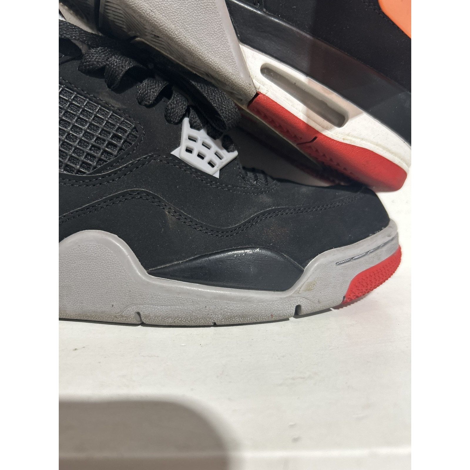 Jordan Brand NIKE JORDAN 4 BRED 2019 SIZE 9.5 PREOWNED Size US 9.5 / EU 42-43 - 3 Thumbnail