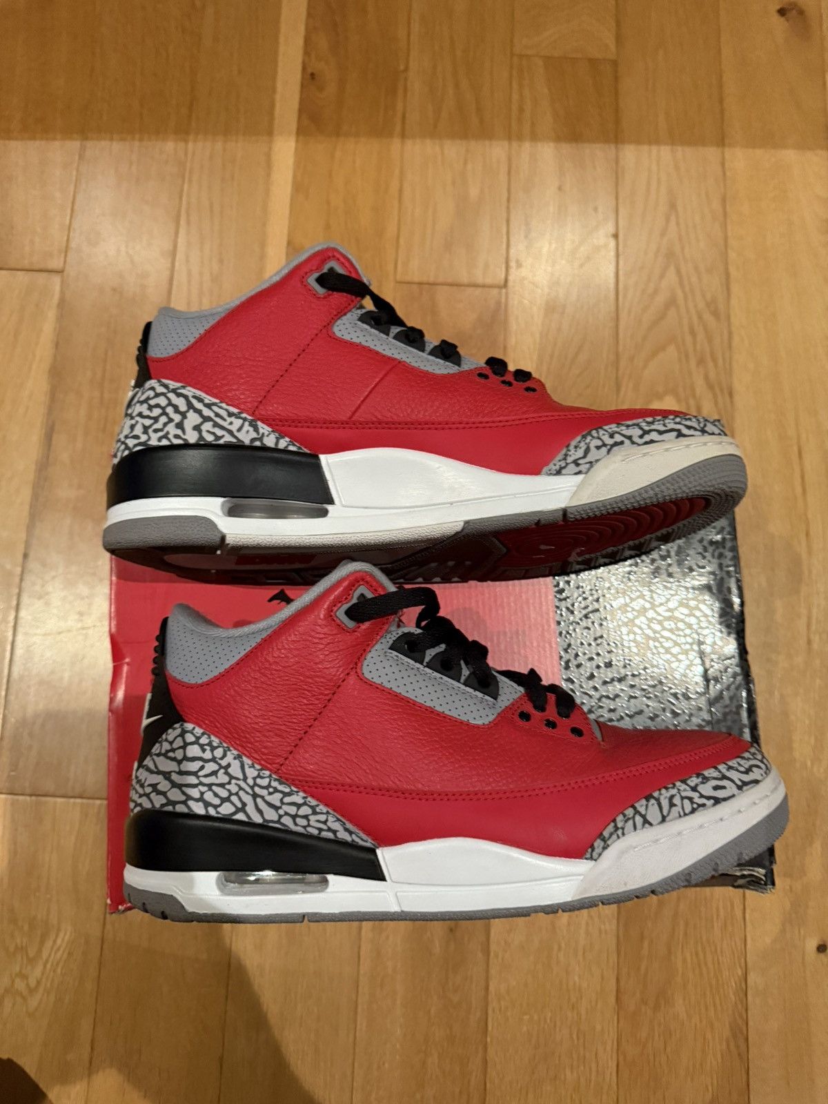 Jordan Brand fire red 3 Size US 10 / EU 43 - 1 Thumbnail