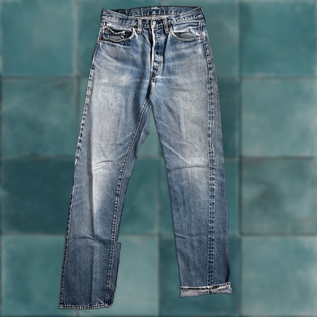 Levi's VINTAGE Levi's 501 Jeans Straight Denim Blue 33x40 80s USA XX Light Wash 30x34 Men M/L XXL? Size US 33 - 1 Thumbnail