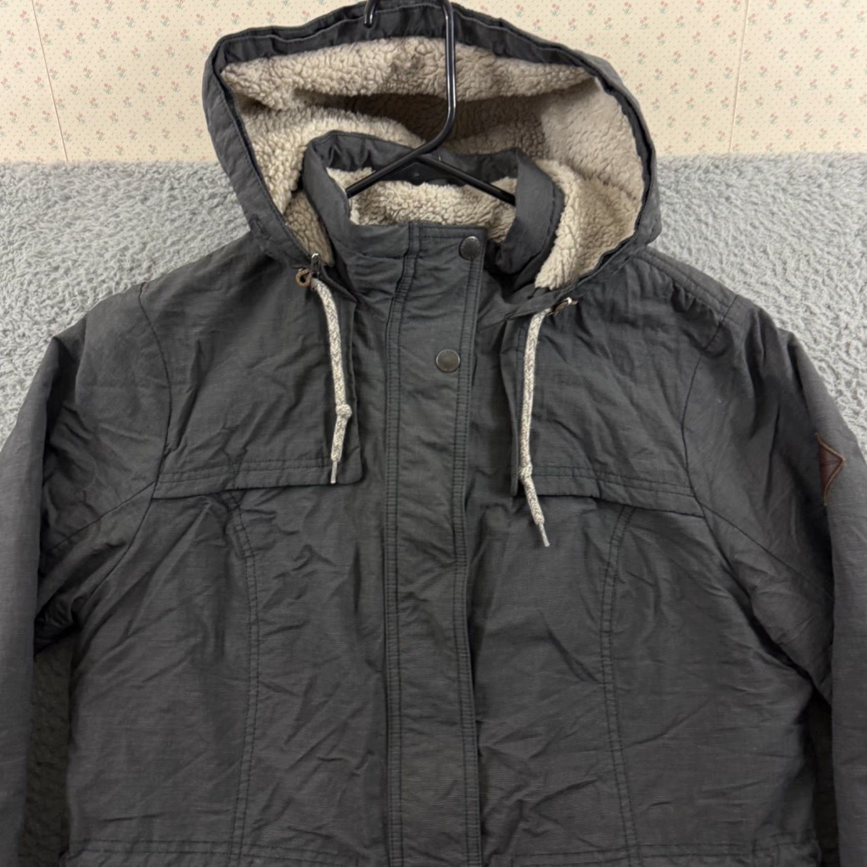 Eddie Bauer Eddie Bauer Womens Jacket Parka Hooded Insulated L Gray Fur Trim Plaid 31 Inch Mid-Length Womens Large Adults Womens Size L / US 10 / IT 46 - 3 Thumbnail