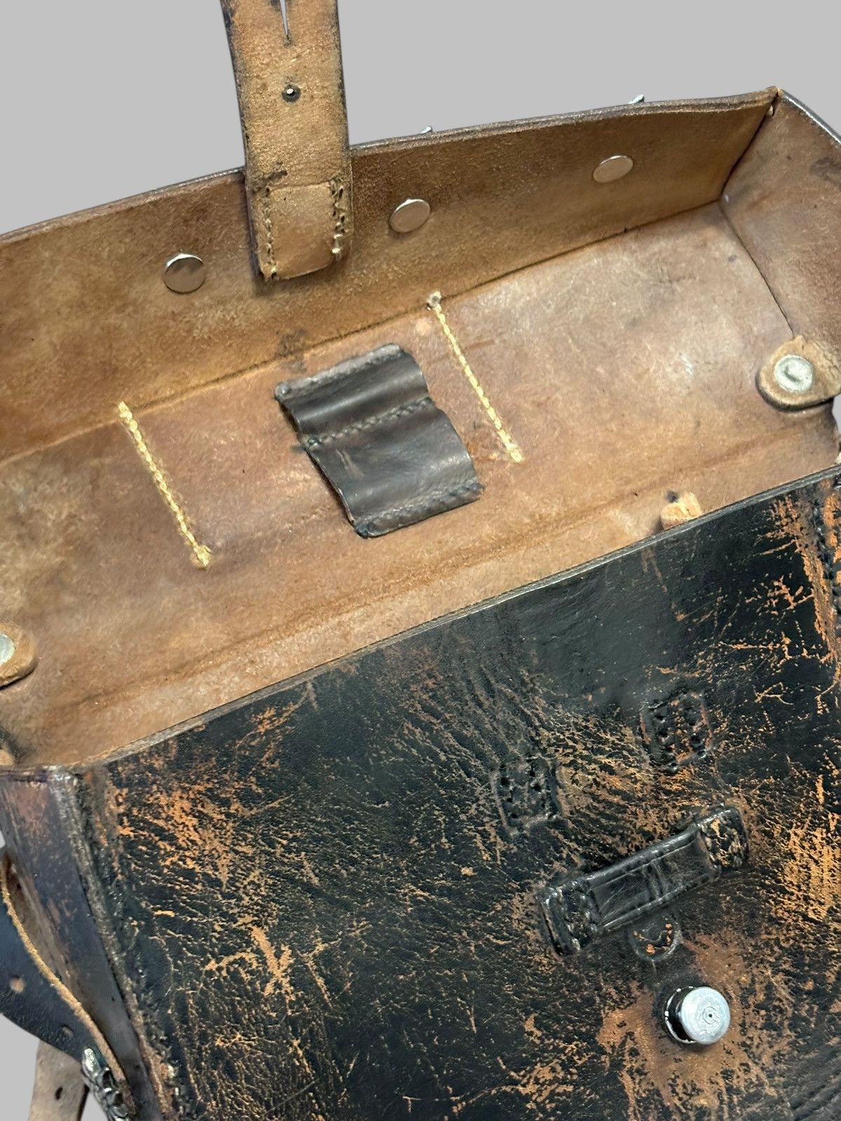 Vintage 🔥 WW2 DISTRESSED GERMAN MILITARY BAG VINTAGE CRACKED LEATHER Size ONE SIZE - 16 Thumbnail