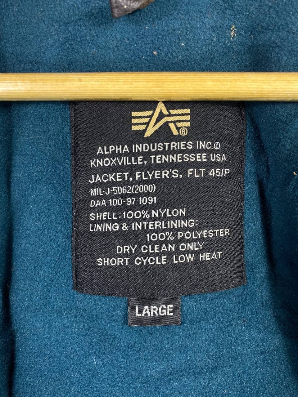 Alpha Industries alpha industries bomber jacket slightly distressed Size US L / EU 52-54 / 3 - 10 Thumbnail