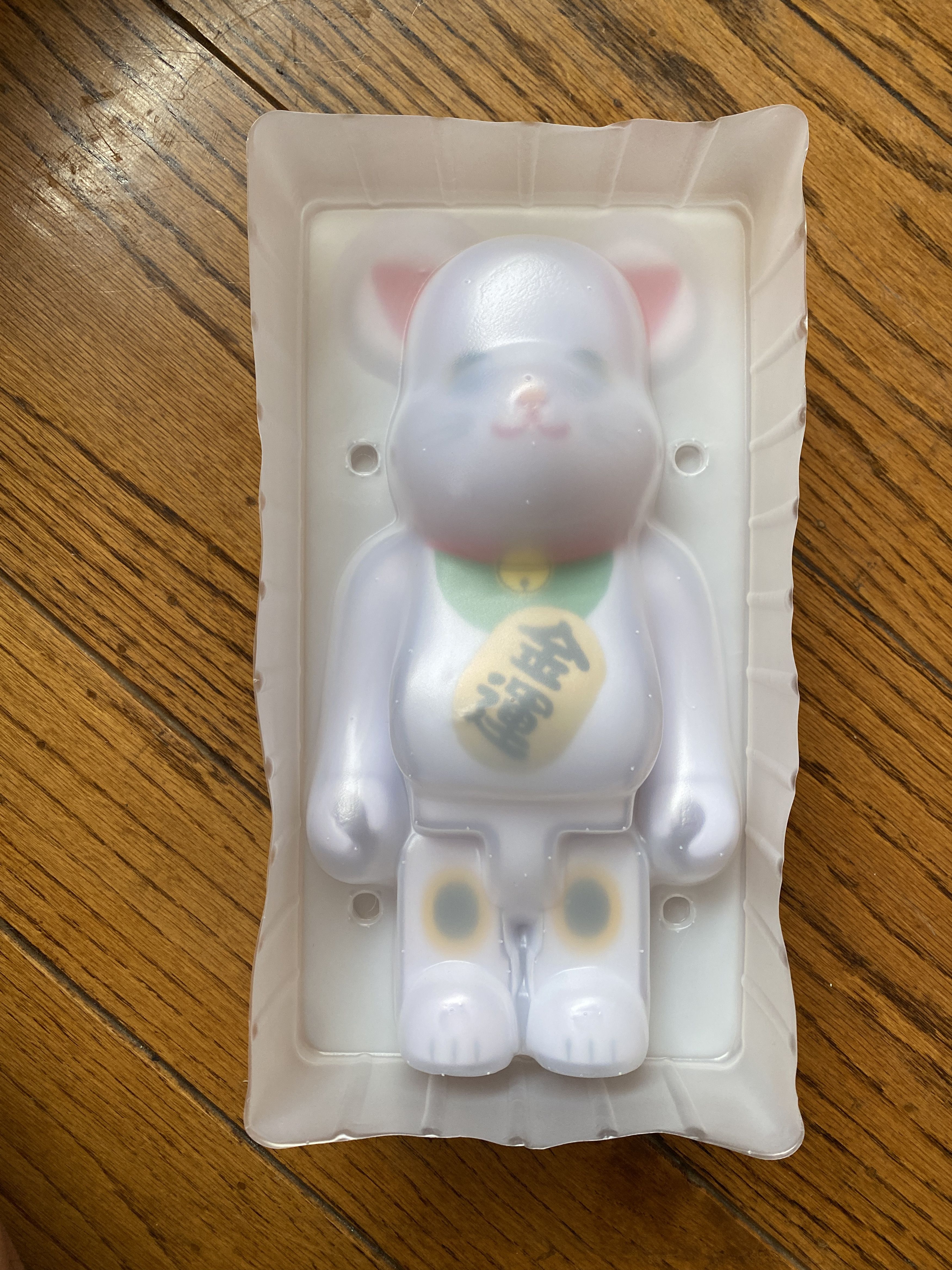 image of Medicom Bearbrick x Medicom Toy Be@rbrick Maneki Neko Kin-Un Lucky Cat in White, Men's
