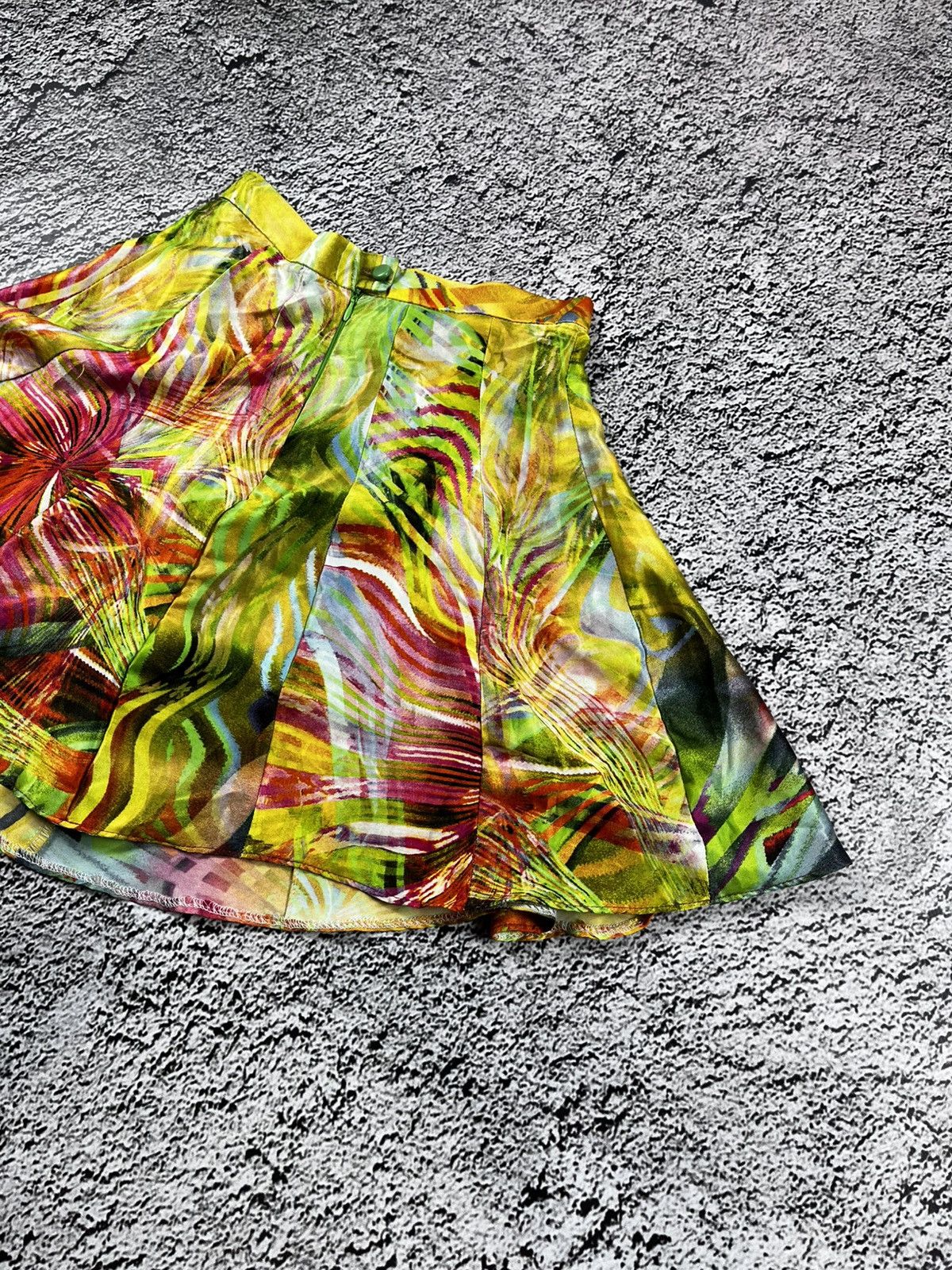 Vintage VINTAGE JPG STYLE ARTWORK MINI SKIRT ALL OVER Size 24" / US 00 / IT 34 - 3 Thumbnail