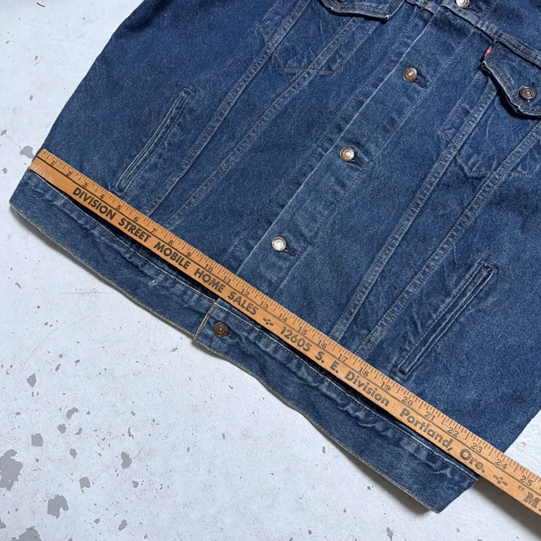 Levi's VINTAGE Levi’s 71506-0216 Denim Blue Trucker Jacket Shirt Unisex Adults 52 L USA 90s 80s Heritage Workwear Biker 52 L Mens Womens Girls Boys Size US L / EU 52-54 / 3 - 7 Thumbnail