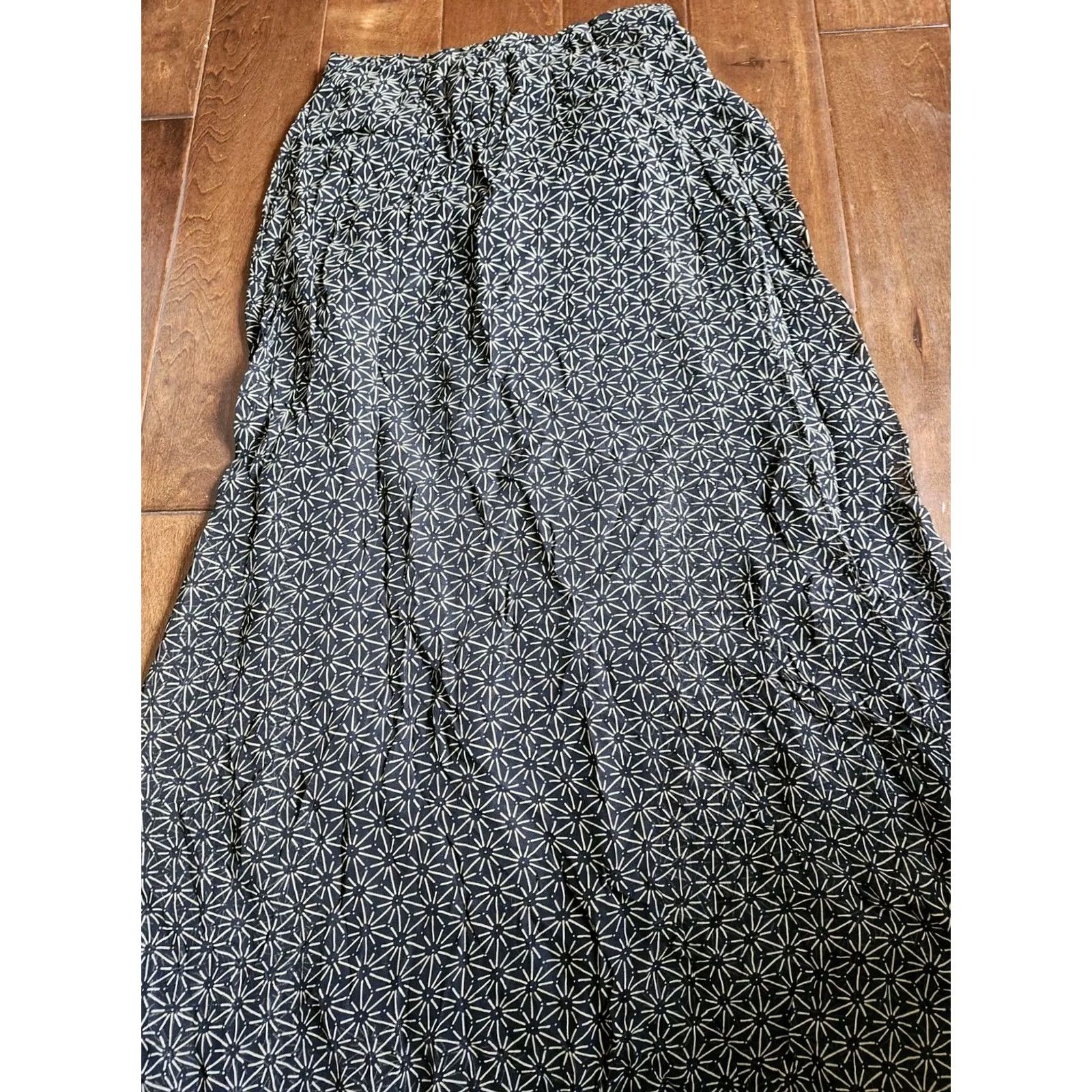 Merona Merona Women's Black White Skirt - Size 10 Skirt Regular 10 Black White Rayon Cotton Travel Casual Business Women Size 32" / US 10 / IT 46 - 5 Thumbnail