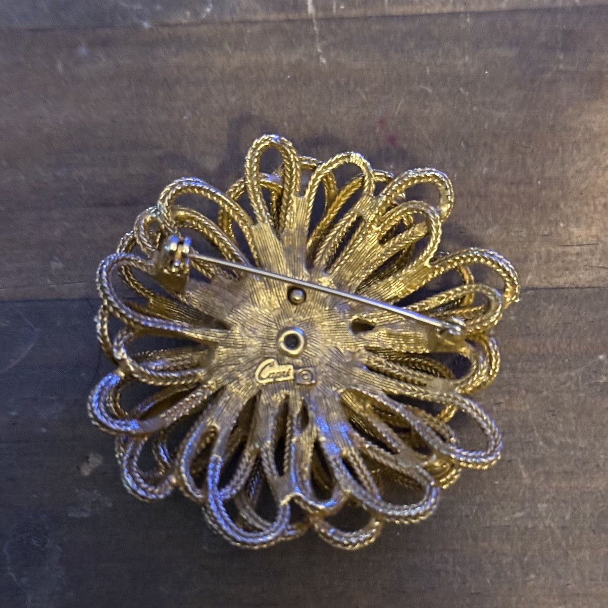 Vintage Vintage Capri gold tone flower brooch Size ONE SIZE - 5 Thumbnail
