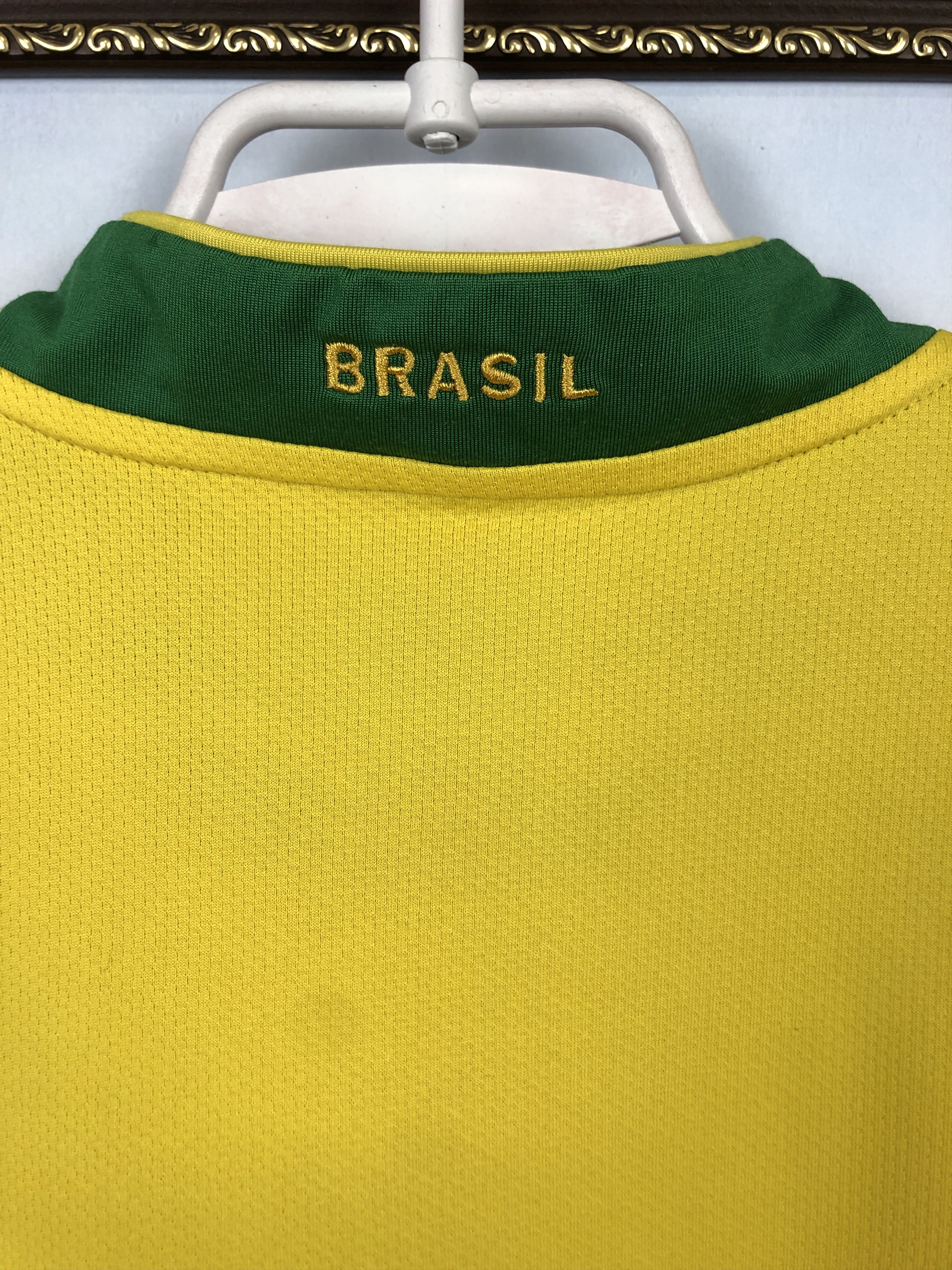Nike Brazil Home football shirt 2006 Soccer Nike Jersey Trikot Size US M / EU 48-50 / 2 - 10 Thumbnail