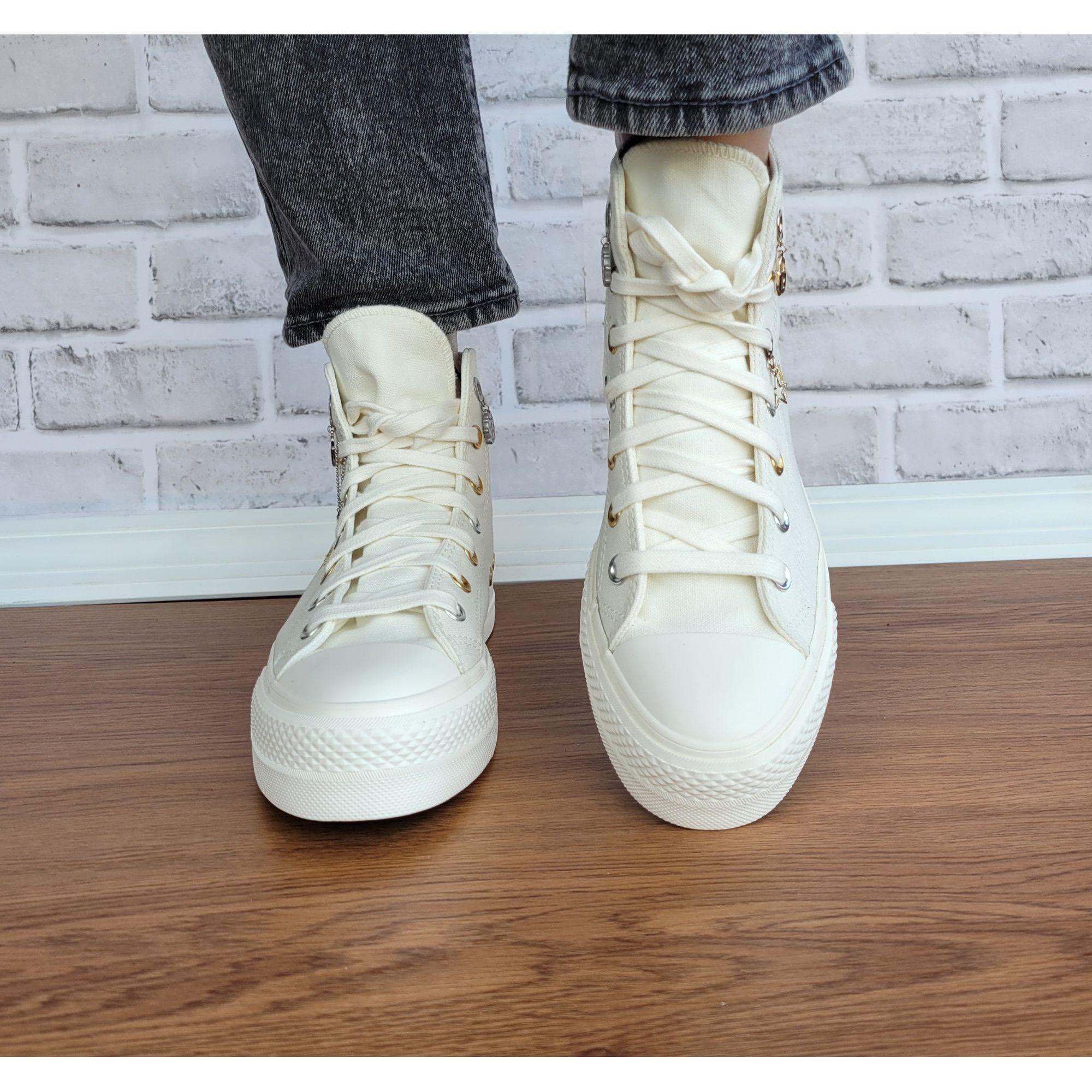Converse Converse Chuck Taylor Lift Platform Luck Charms 7.5 Women Sh Size US 7.5 / IT 37.5 - 3 Thumbnail