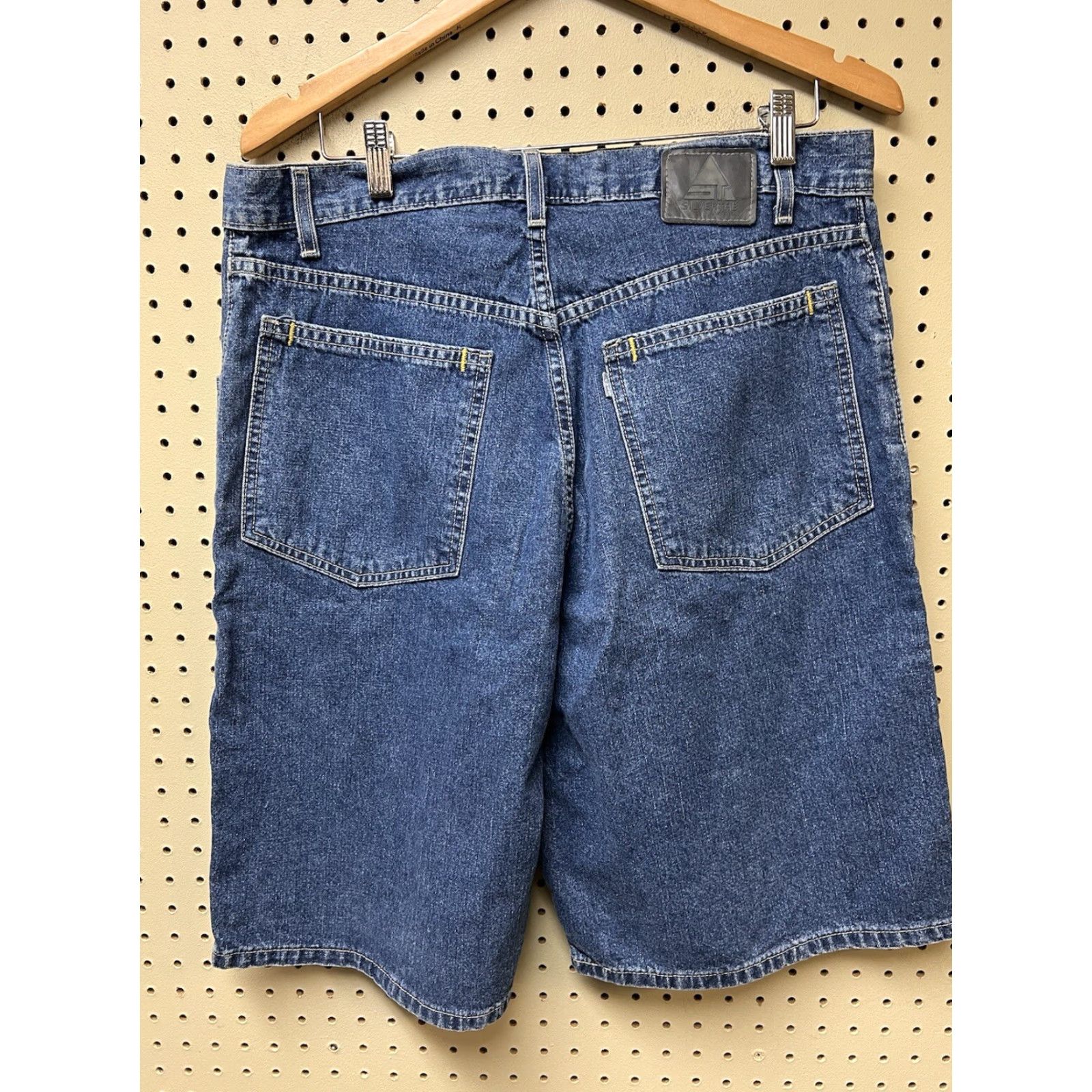Levi's VINTAGE Levi's Silver Tab Blue Jean Shorts Bermuda Men 34” Loose Fit 90s Y2K Mint Relaxed Regular Size 34 Mens Size US 34 / EU 50 - 2 Thumbnail