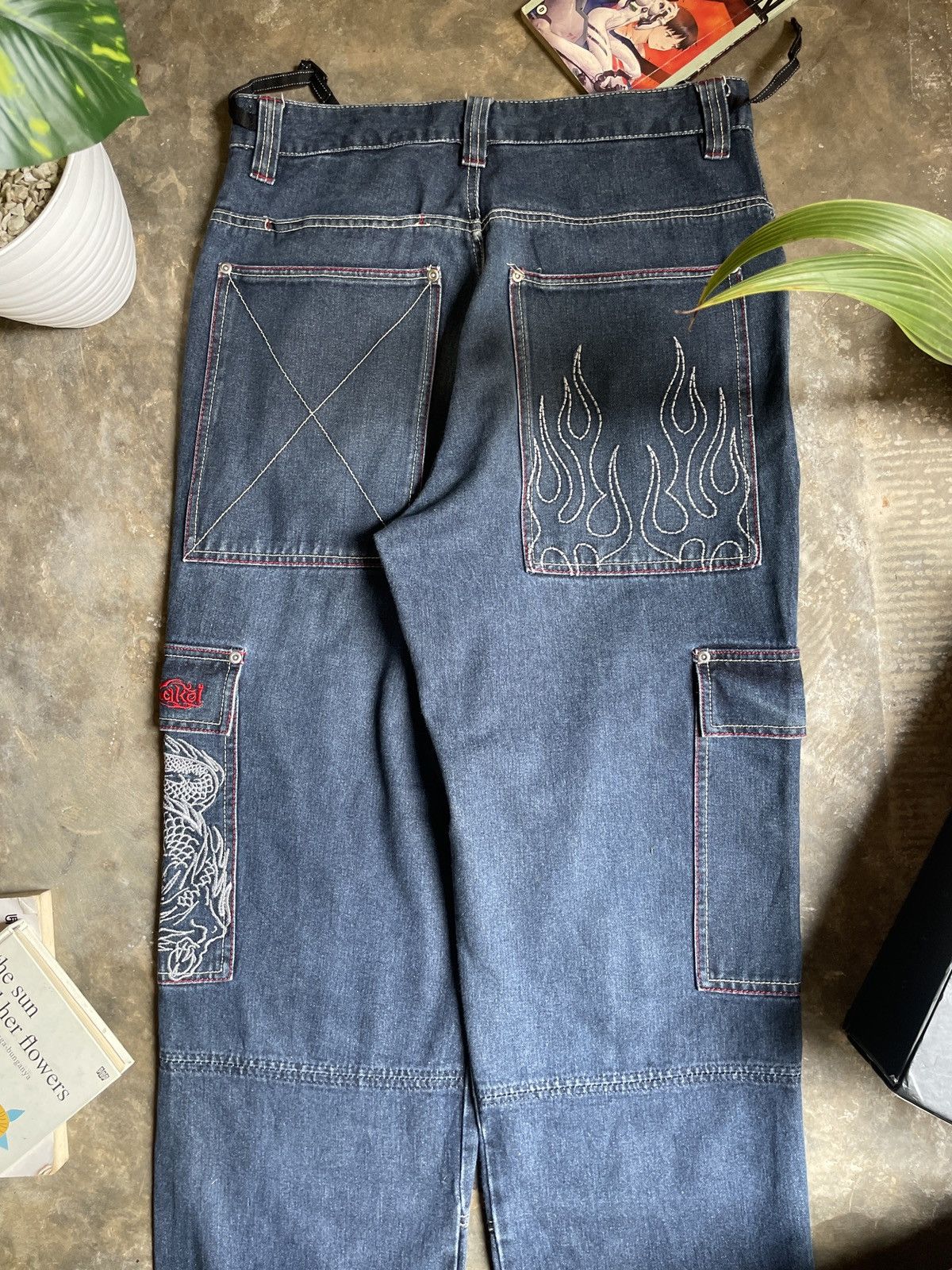 Japanese Brand Vintage Crazy Brass Hither Embroyed Flame Dragon Baggy Jeans Size US 34 / EU 50 - 2 Thumbnail