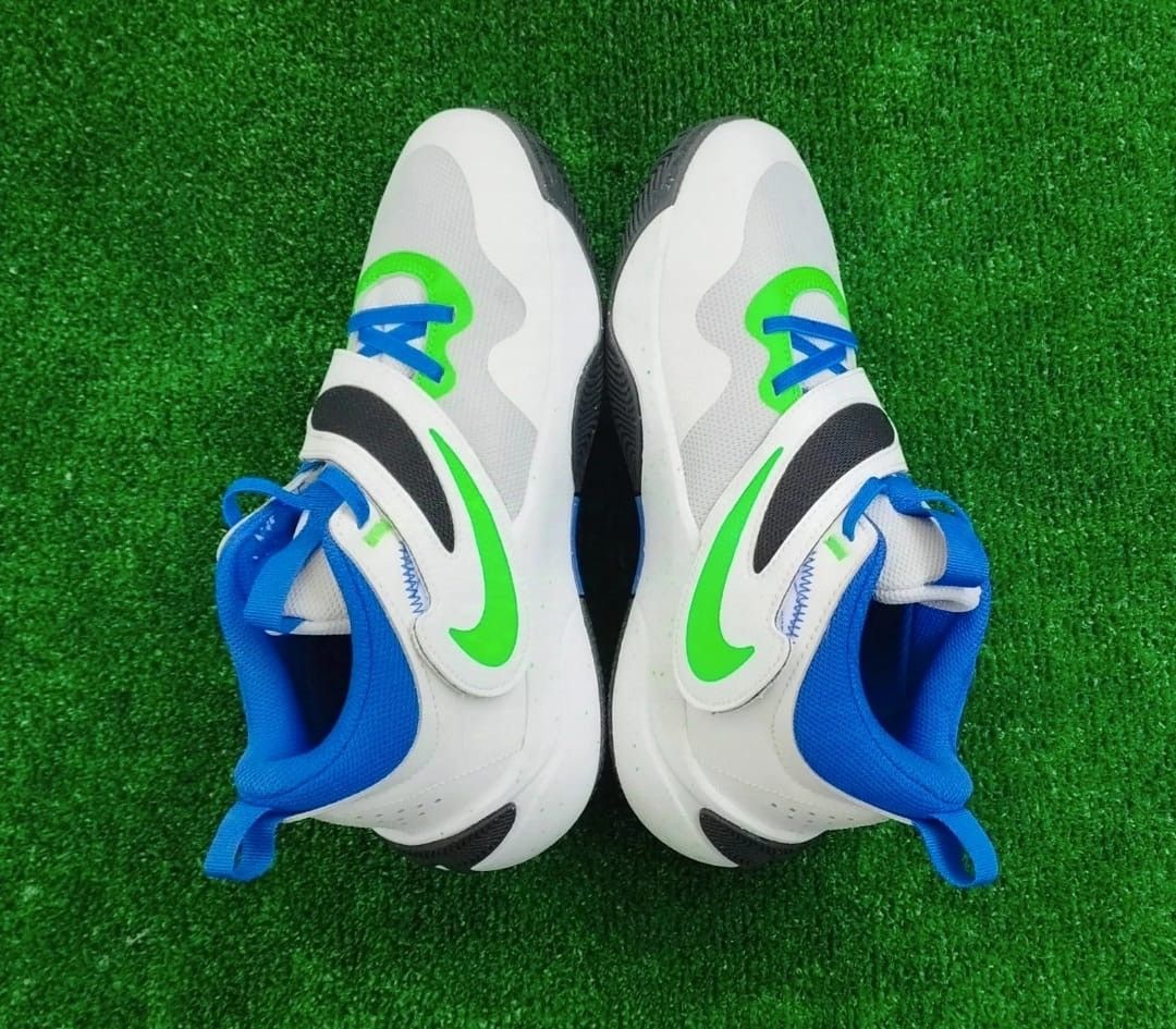 Nike Shoes Nike Team Hustle D11 Size US 6 / EU 39 - 4 Thumbnail