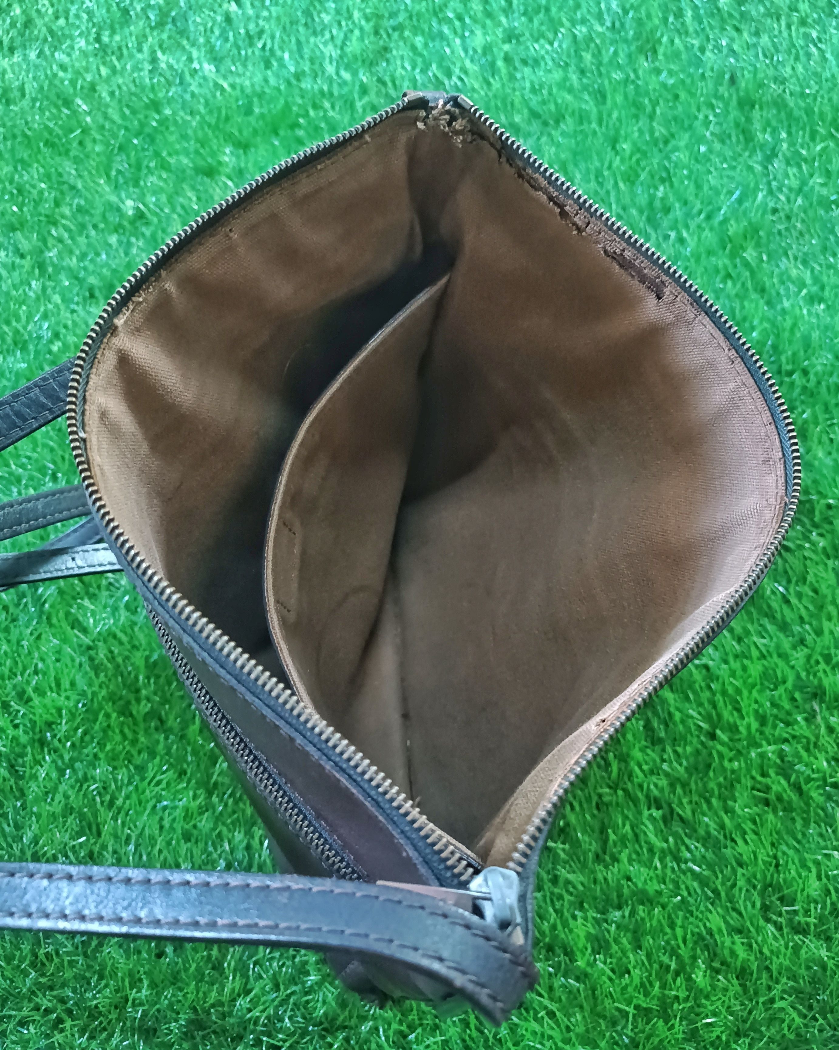 Louis Vuitton LV Louis Vuitton Shawnee Pochette Utah leather sling bag Size ONE SIZE - 4 Thumbnail