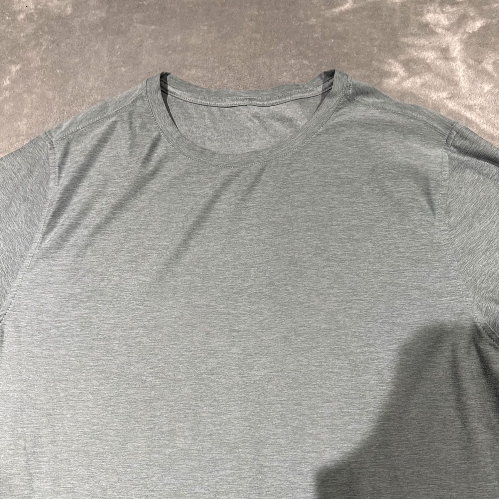 Vuori Vuori Shirt Mens Large Strato Tech Tee Heather Light Green Crew Neck Workout Cross Training Running Gym & Training Walking Size US L / EU 52-54 / 3 - 2 Thumbnail