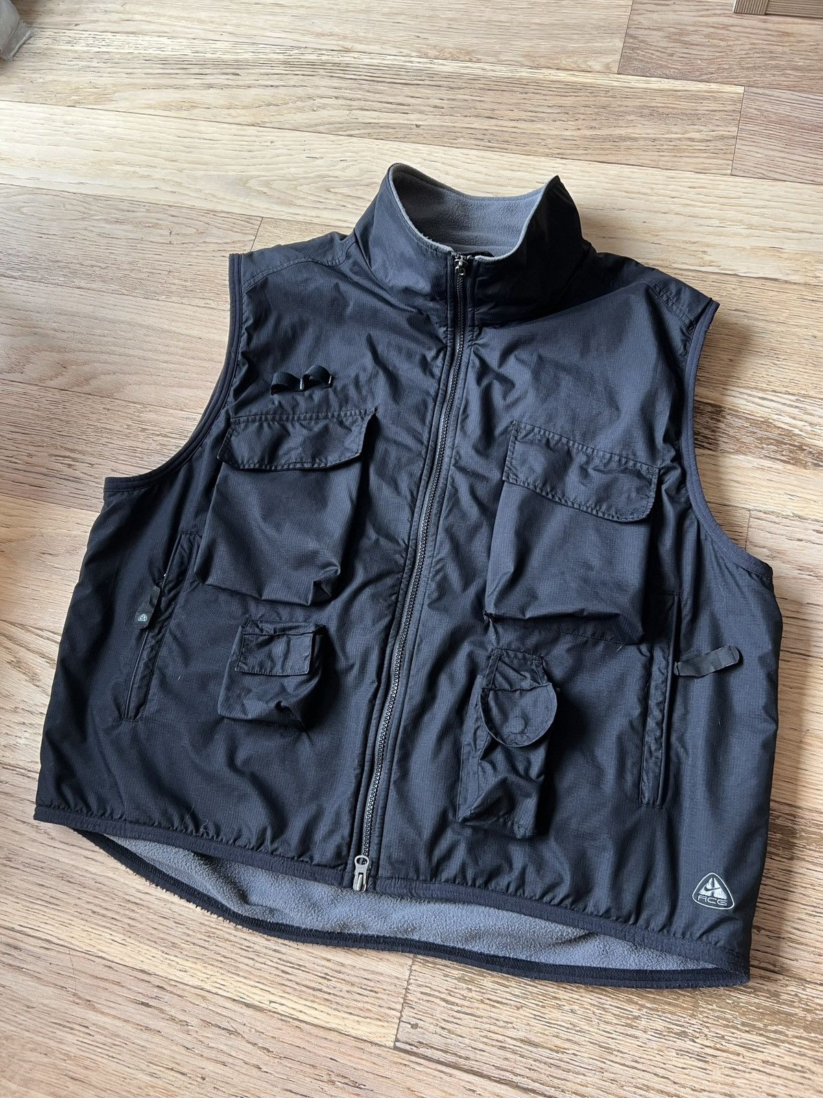image of Nike Acg Vest Jacket 2000S Thermal in Black, Men's (Size Large)