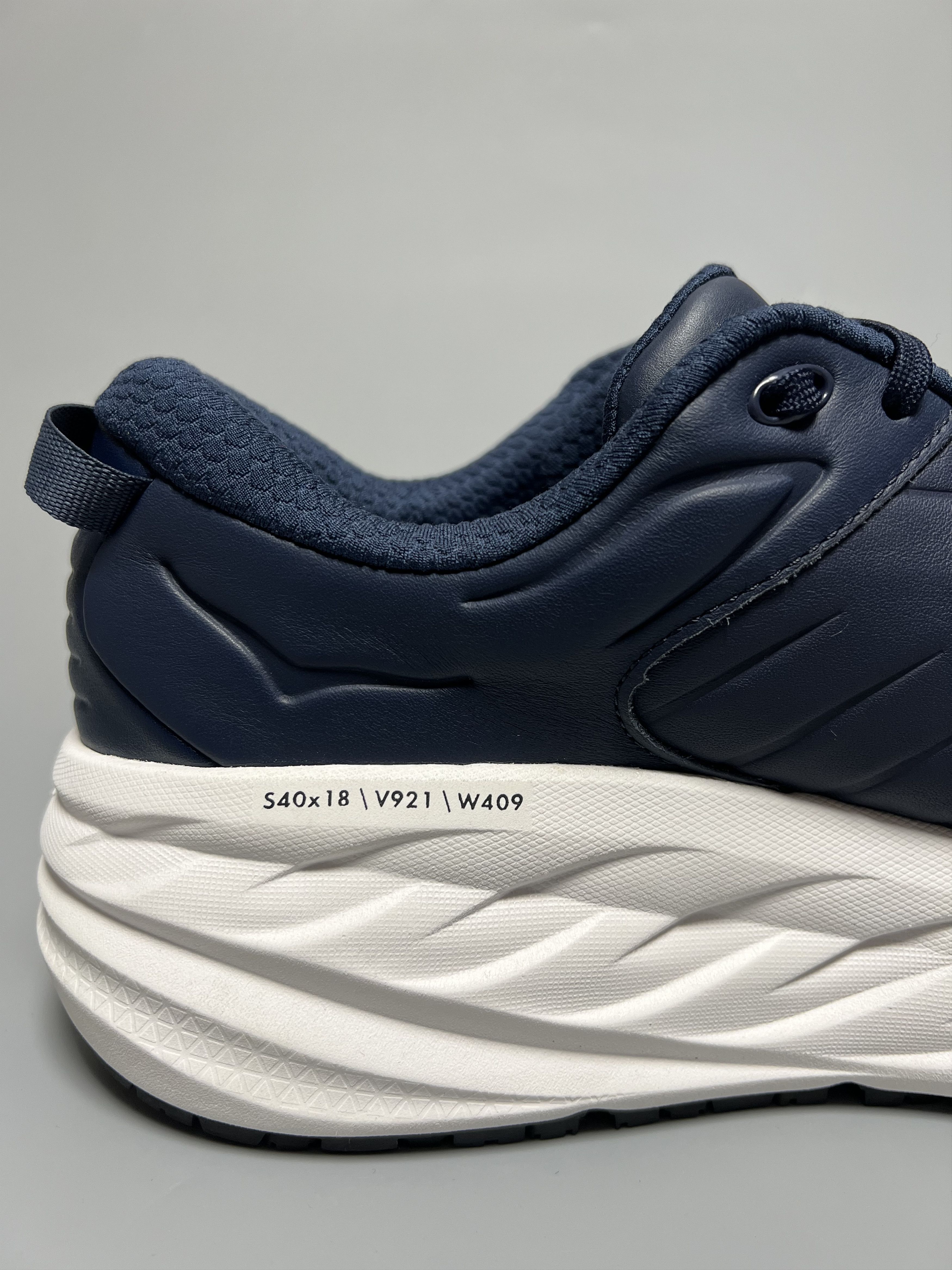 Hoka 11.5 EE Hoka One One Bondi SR Wide Running Shoes Walking Size US 11.5 / EU 44-45 - 6 Thumbnail