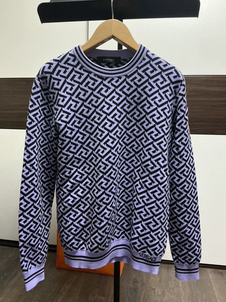 Versace Classic black and white color scheme and unique Fe