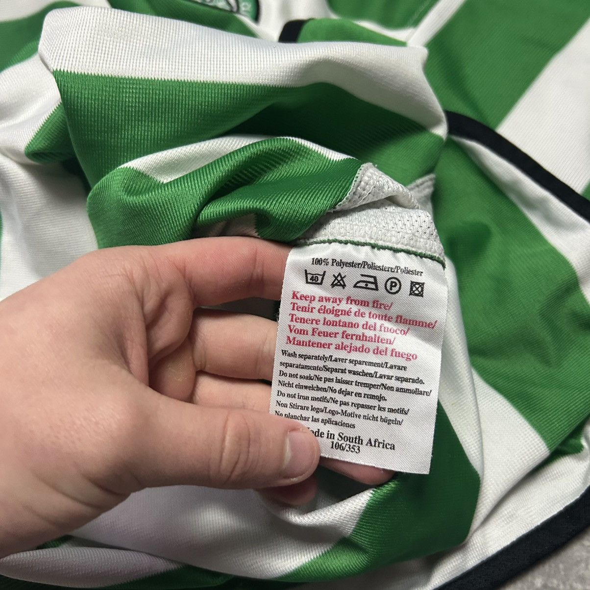 Umbro Vintage Umbro Celtic 2001 Home soccer jersey size M Size US M / EU 48-50 / 2 - 8 Thumbnail