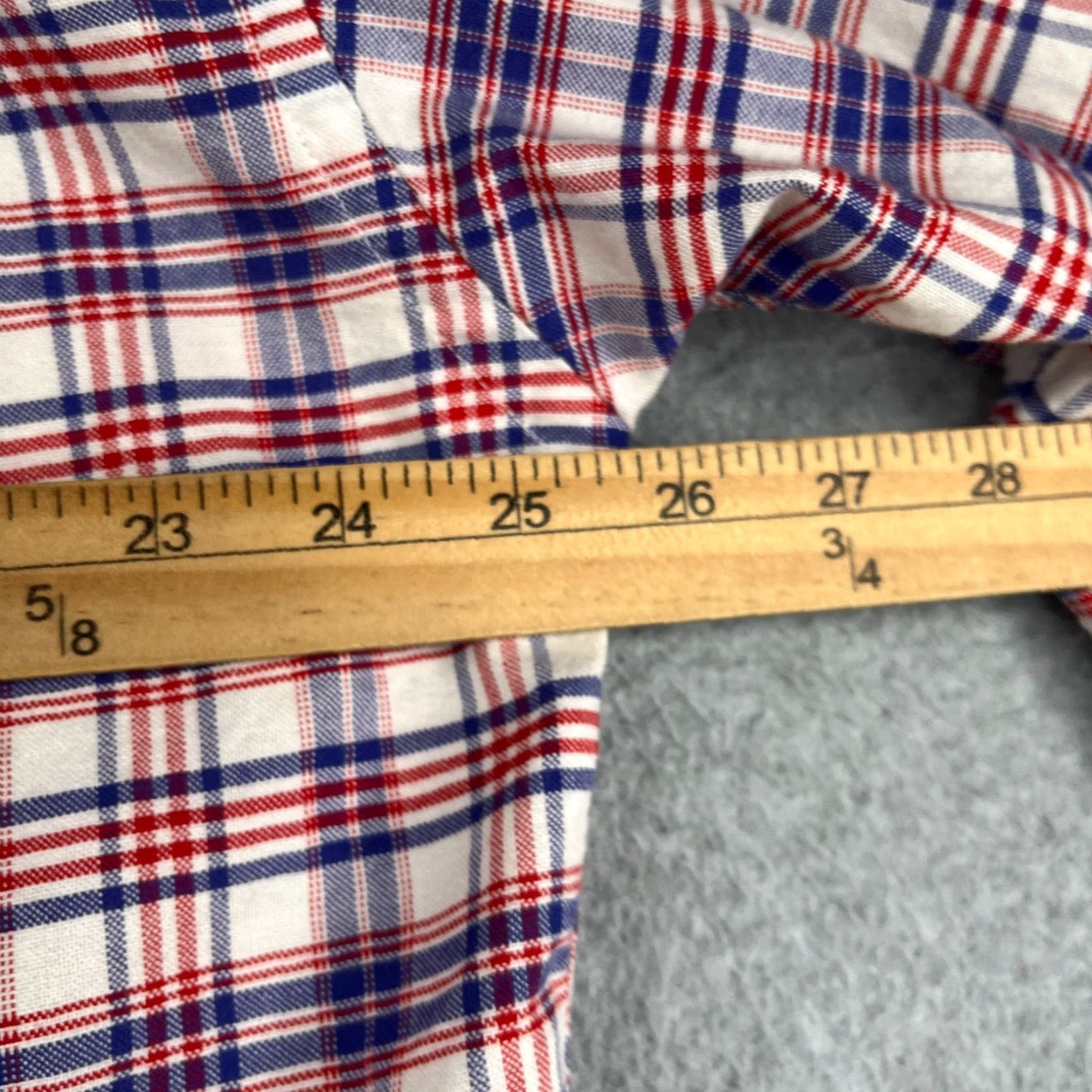 Tommy Hilfiger VINTAGE Tommy Hilfiger Shirt Red White Plaid Crest Button Up Long Sleeve Mens Shirt Size US L / EU 52-54 / 3 - 7 Thumbnail