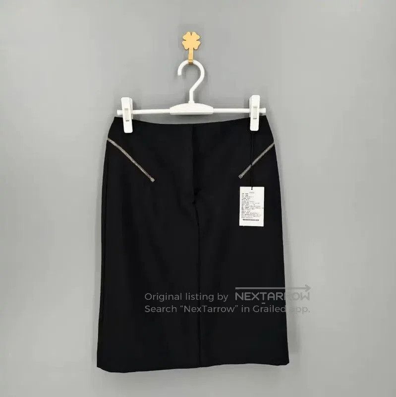 Givenchy Givenchy Black Wool Midi Skirt for Women . Size 28" / US 6 / IT 42 - 1 Thumbnail