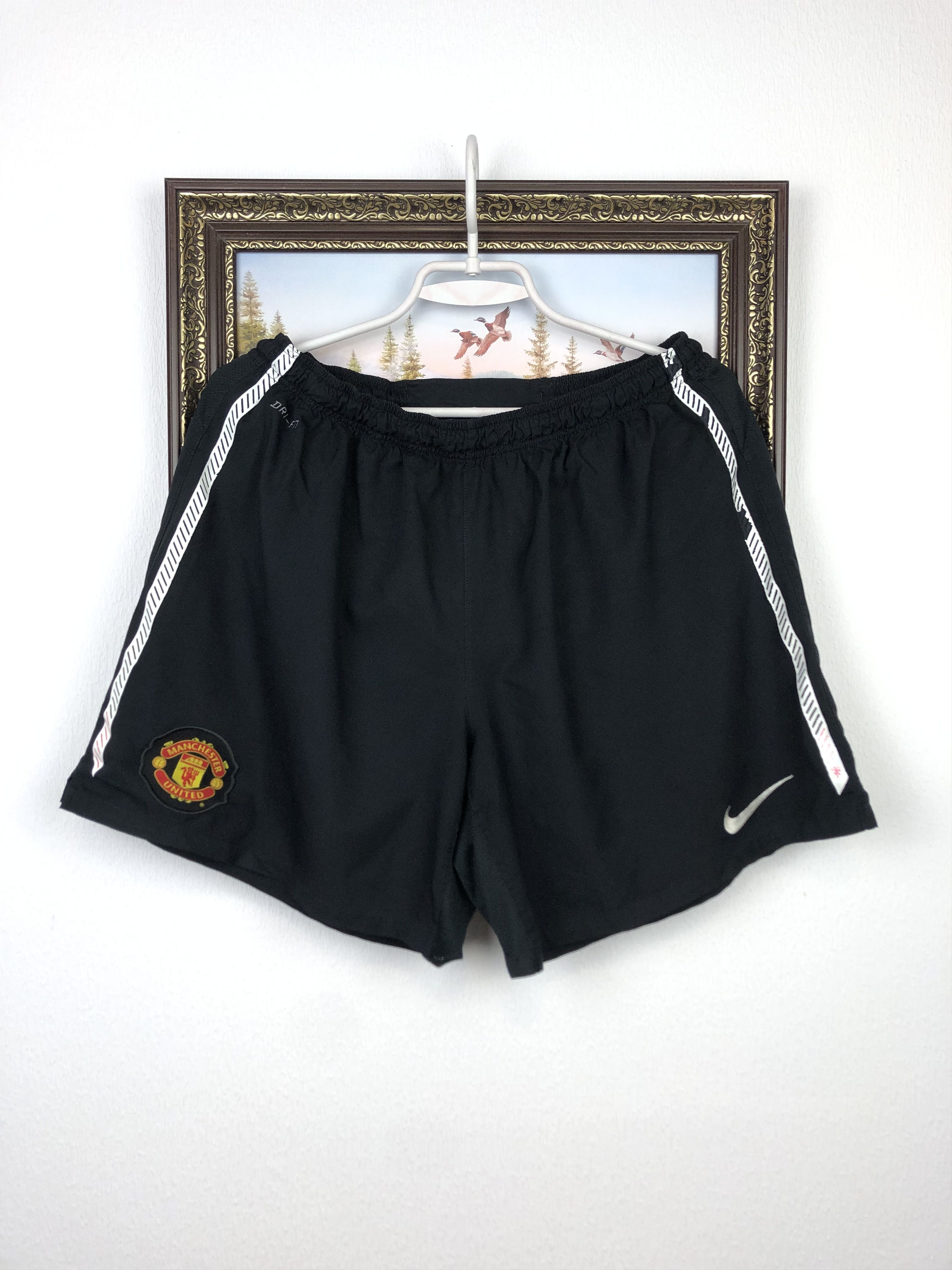 Nike Vintage Nike Manchester United Football Shorts Soccer Size L Size US 36 / EU 52 - 1 Thumbnail