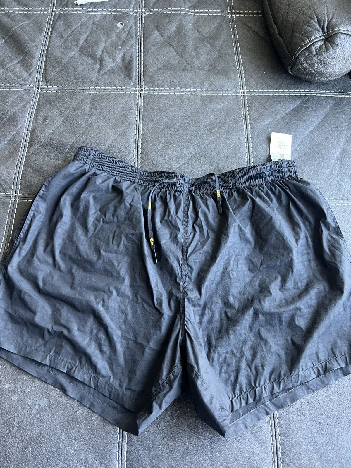 Fendi Fendi water reactive shorts Size US 38 / EU 54 - 1 Thumbnail