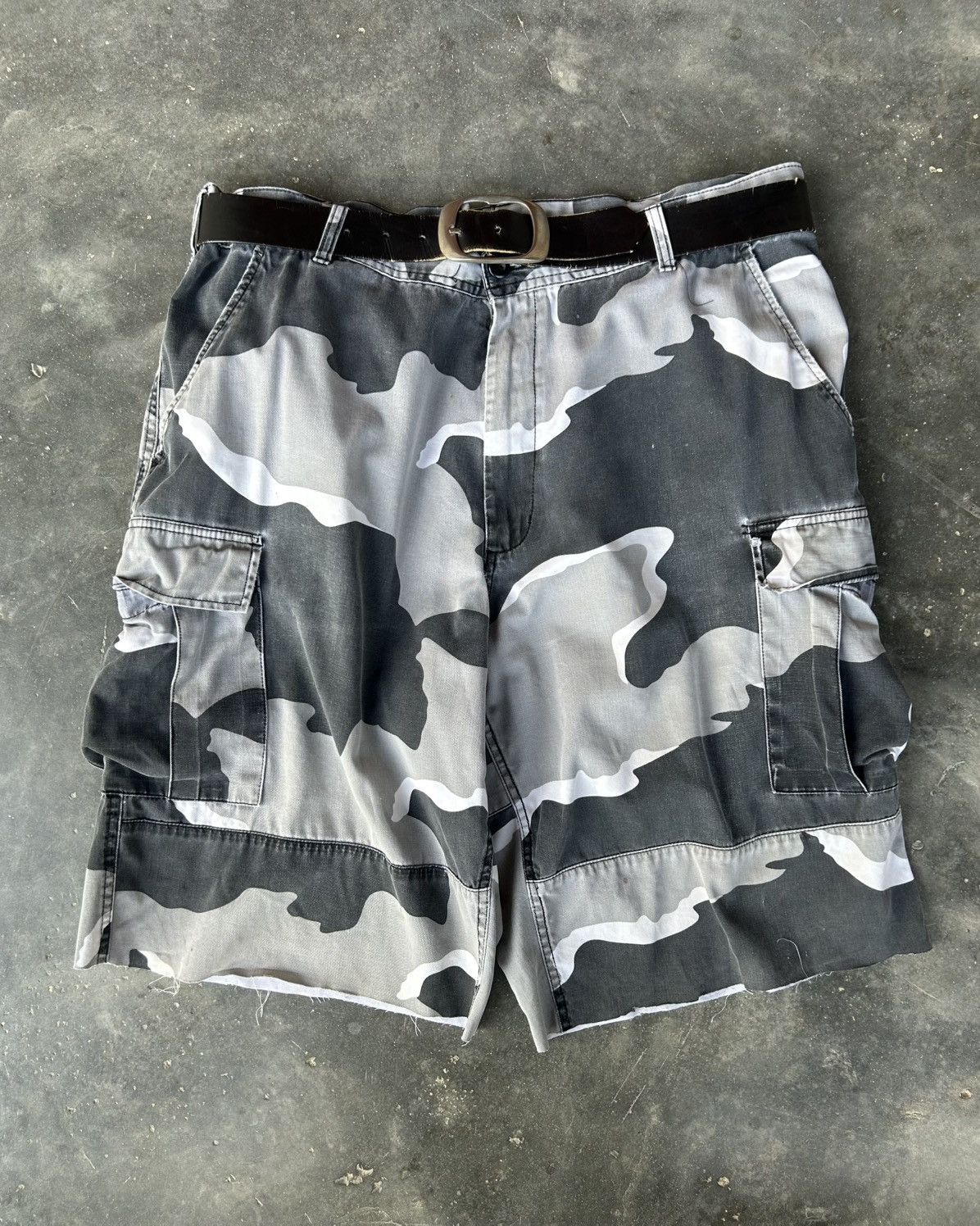 Other VINTAGE CAMO JORTS 🪖 Size US 39 - 4 Thumbnail