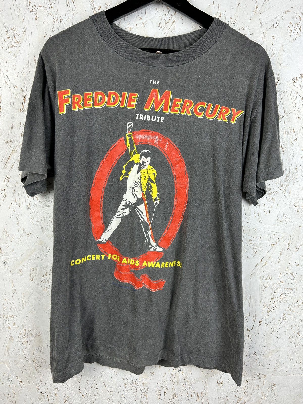 Band Tees 90s Vintage The Freddie Mercury 1992 Tribute Aids Faded Tee Size US L / EU 52-54 / 3 - 1 Thumbnail