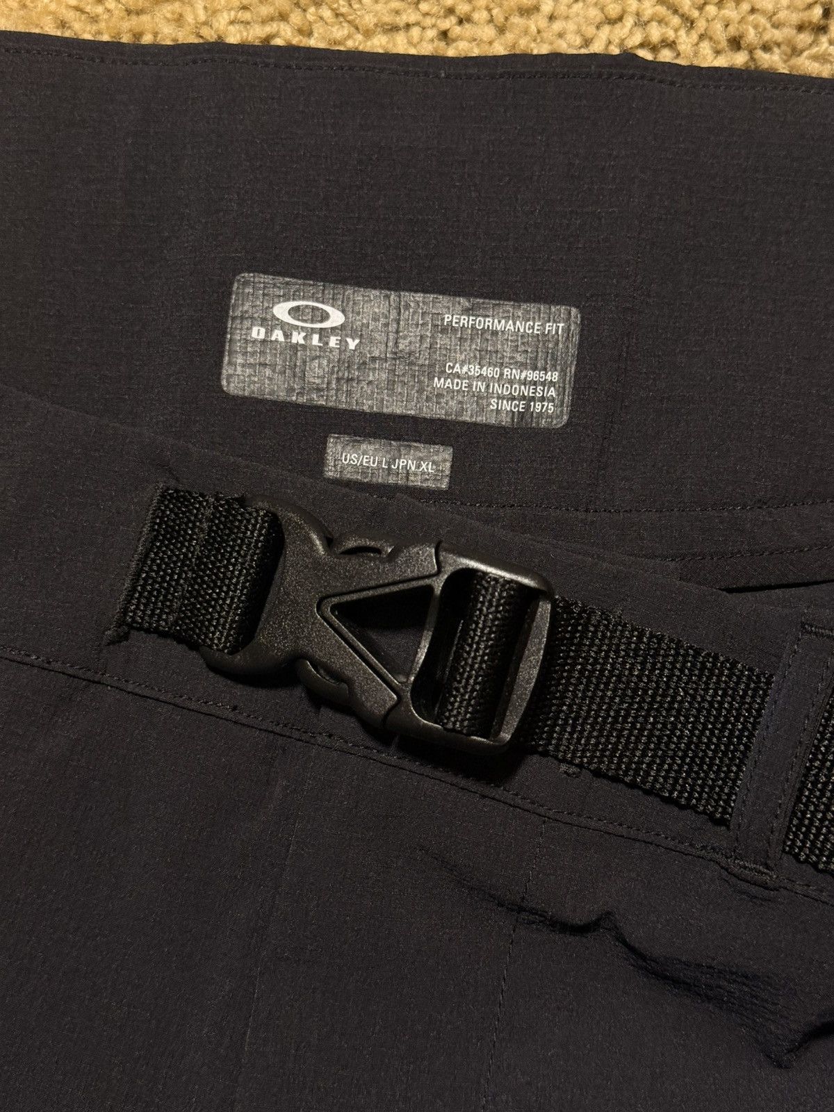 Oakley Oakley Latitude Arc Shorts Black size Large BNWT $115 Retail Size US 34 / EU 50 - 4 Thumbnail