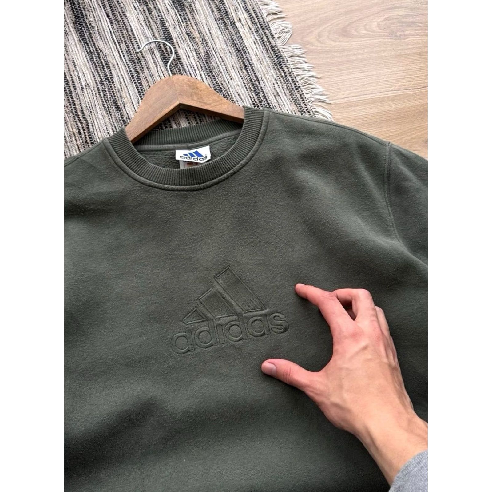 Adidas VINTAGE Adidas Sweatshirt Men M 90s Center Logo Khaki Green Logo Oversized Pullover Casual Hip Hop USA 80s 90s Y2K Fans Mens Size US M / EU 48-50 / 2 - 3 Thumbnail