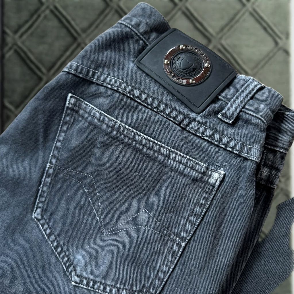 Versace Jeans Couture VINTAGE Versace Jeans Signature 29 x 28 Gray 1980s 80s Jeans Mens Regular Size 29 Inseam 28 Gray Medusa Denim Button Pocket VTG Designer Straight Size US 29 - 1 Thumbnail