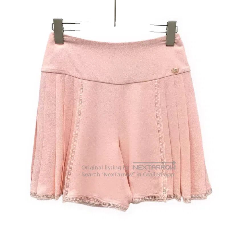 Chanel Chanel Light pink silk pleated casual shorts Size 42" / US 20 - 1 Thumbnail