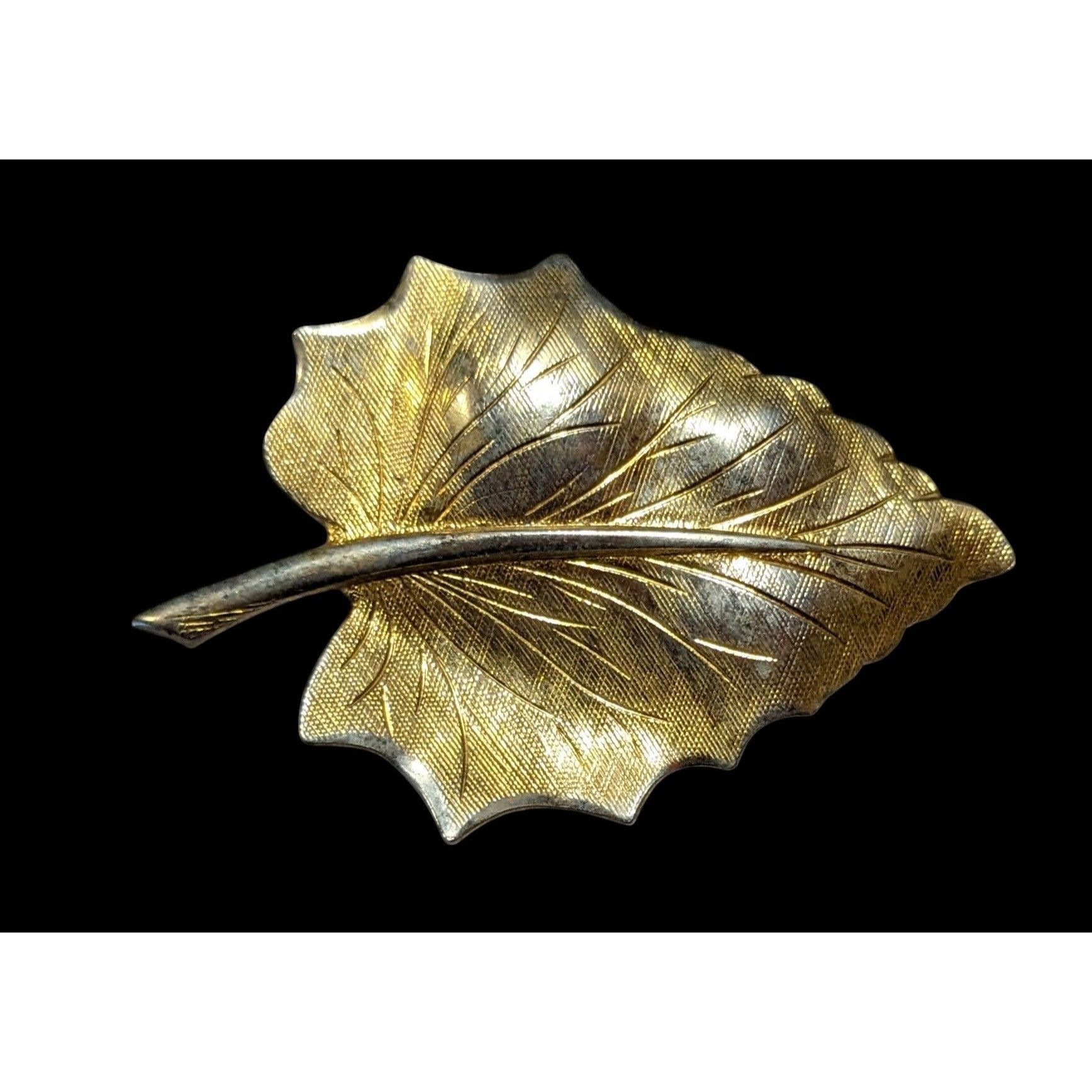 Other Vintage Etched Gold Tone Textured Leaf Brooch Size ONE SIZE - 1 Thumbnail
