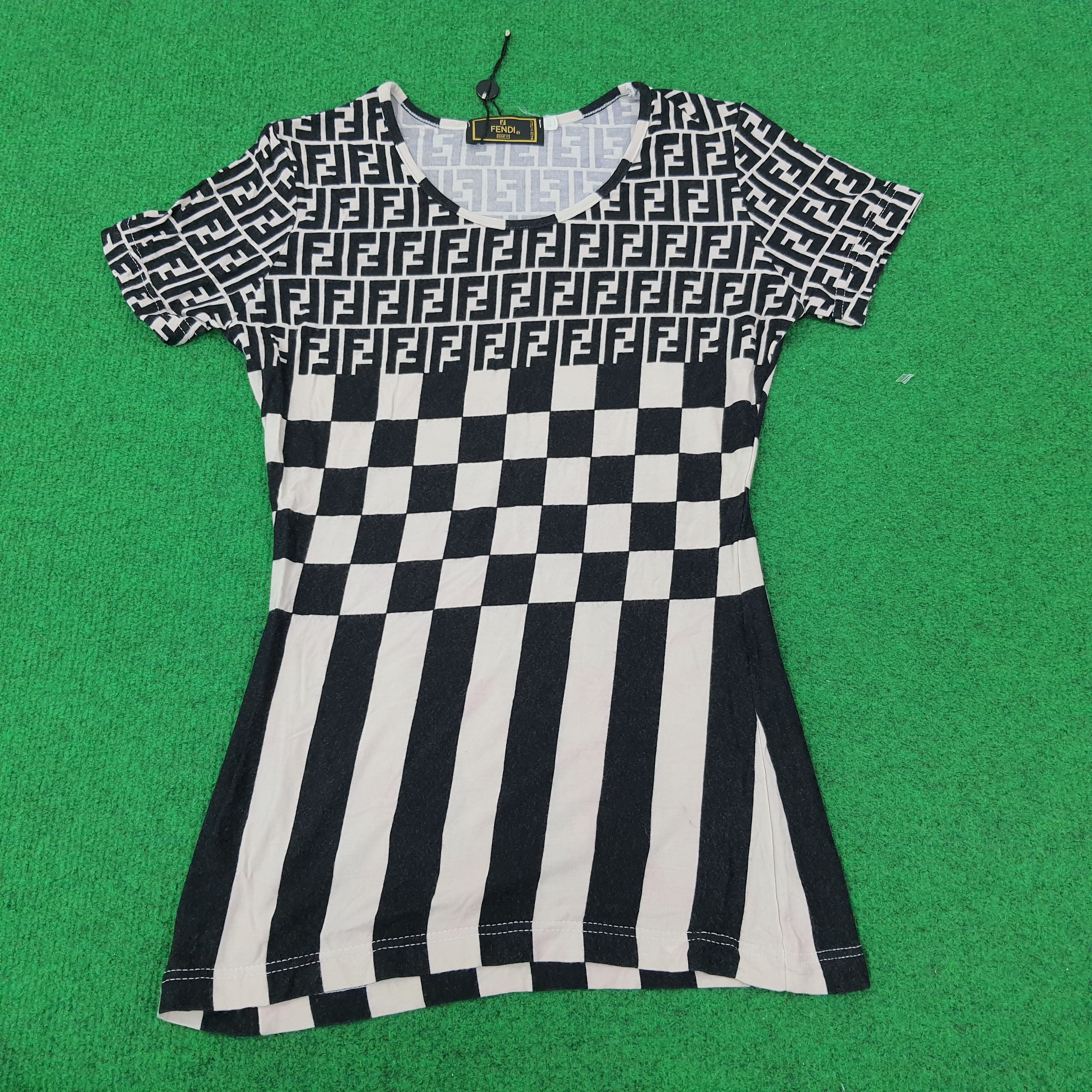 Fendi Vintage Fendi Mare Luxury Brand Tshirt C239N47 Size XXS / US 00 / IT 34 - 1 Thumbnail
