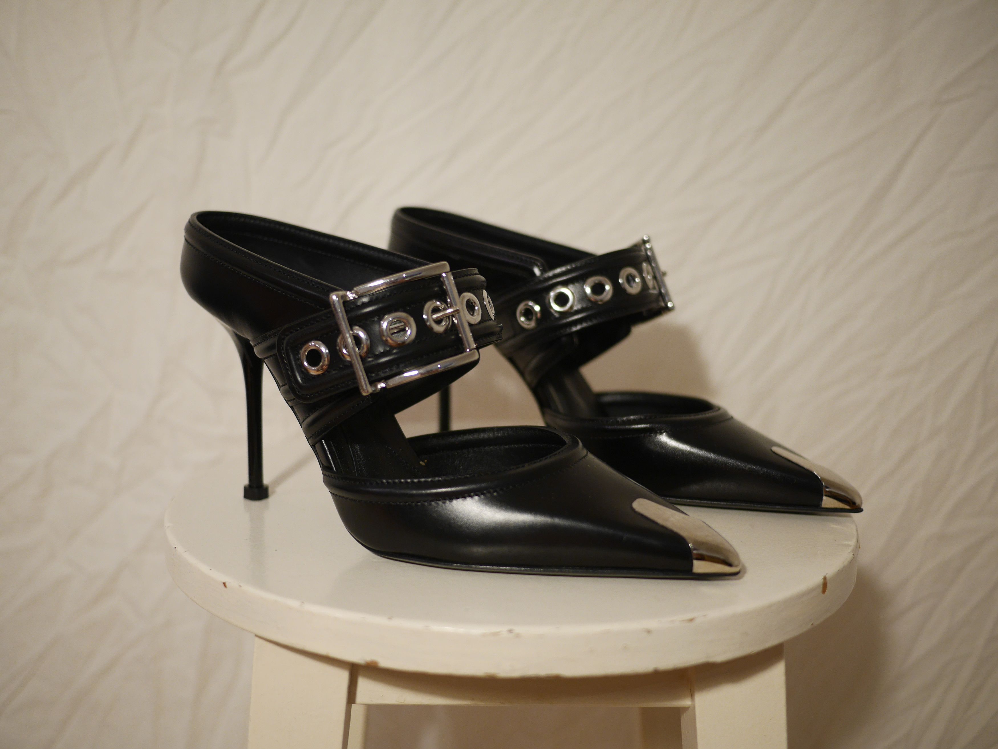 Alexander McQueen ALEXANDER MCQUEEN WESTERN BUCKLE MULE HEELS Size US 8 / IT 38 - 3 Thumbnail