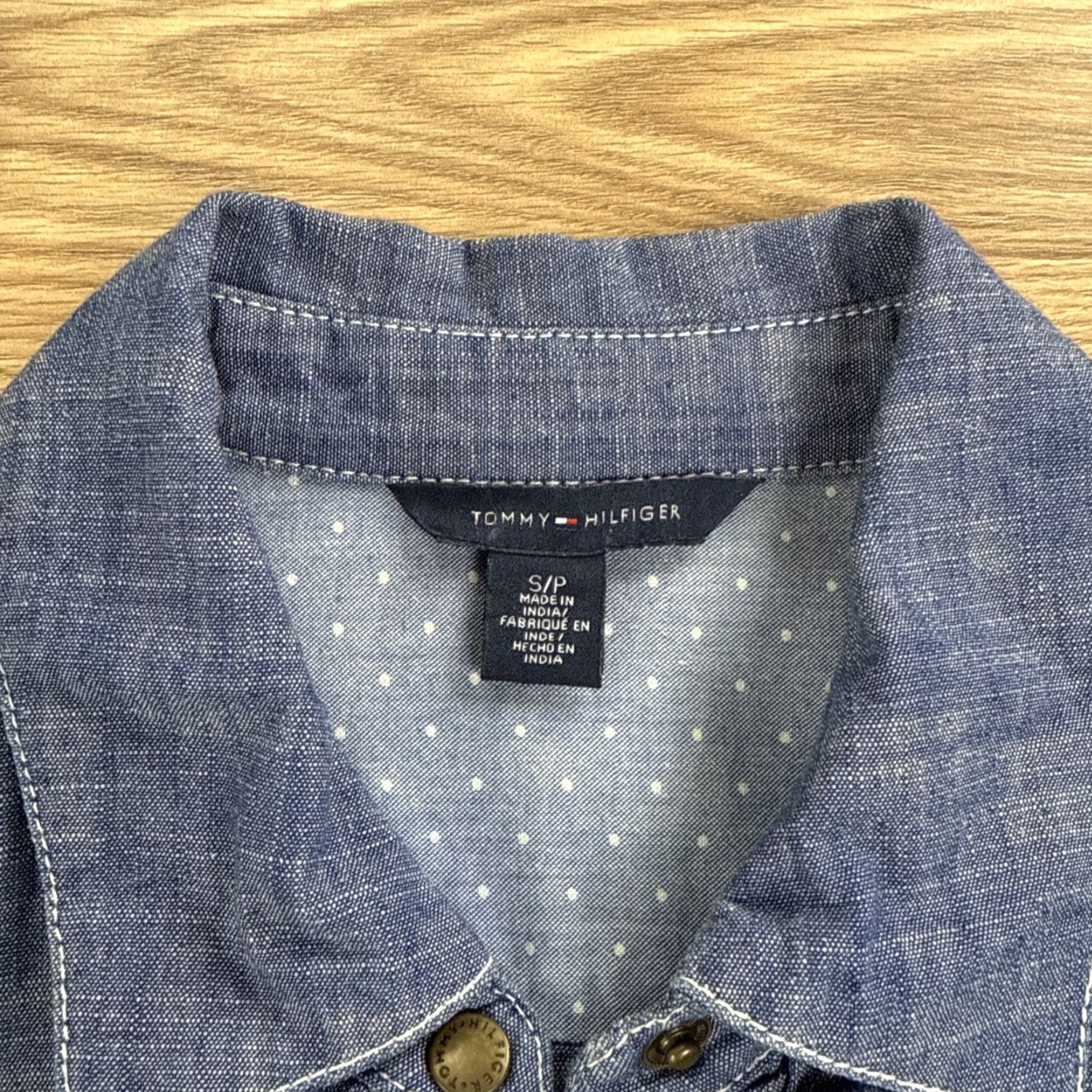 Tommy Hilfiger VINTAGE Tommy Hilfiger Denim Shirt Dress Women Size Small Blue Midi 90s Streetwear Size 28" / US 6 / IT 42 - 2 Thumbnail