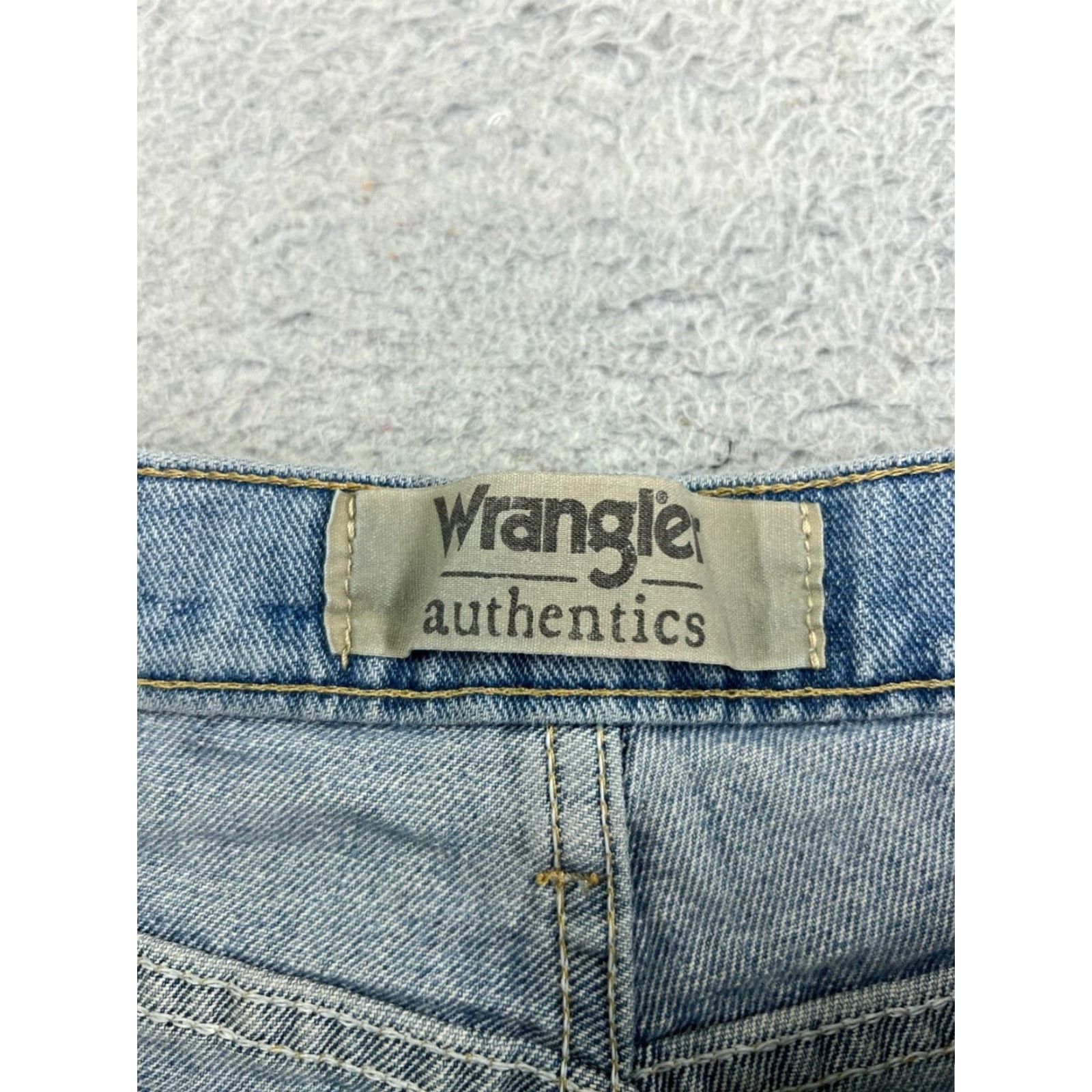Wrangler Wrangler Shorts Men 31 Blue Denim Cotton Blend Authentics 29x11 Casual 5-Pocket Relaxed Mid Rise 11 In Button Embroidered Studded Jeans Stretch Size US 31 - 7 Thumbnail