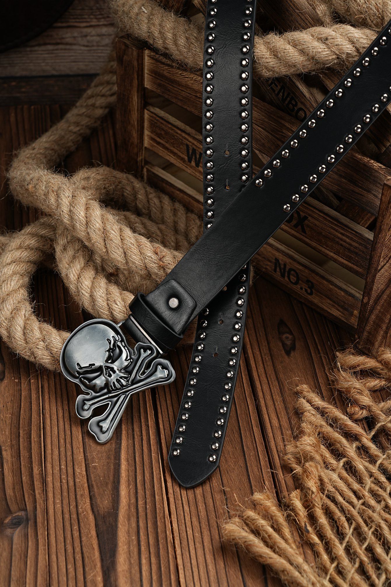 Skull punk belt