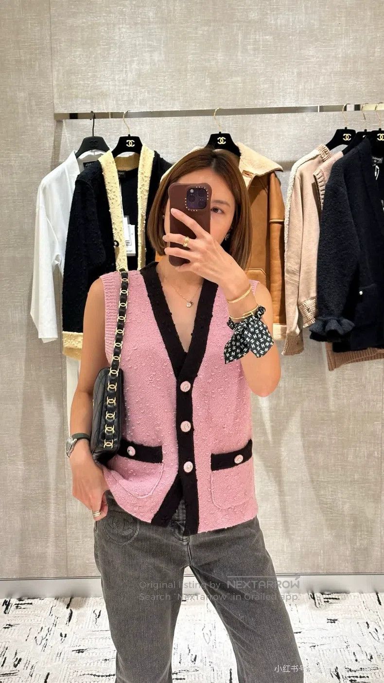 Chanel Chanel 24K pink and black colour-blocked wool knitted vest Size XXS / US 00 / IT 34 - 9 Thumbnail