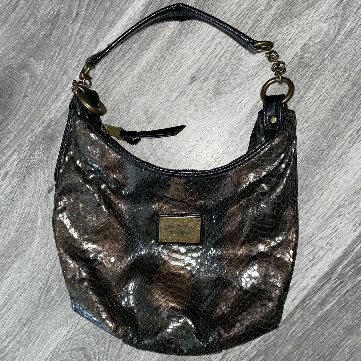 Vera Wang Shiny Snakeskin Iridescent Purse! Size ONE SIZE - 2 Thumbnail