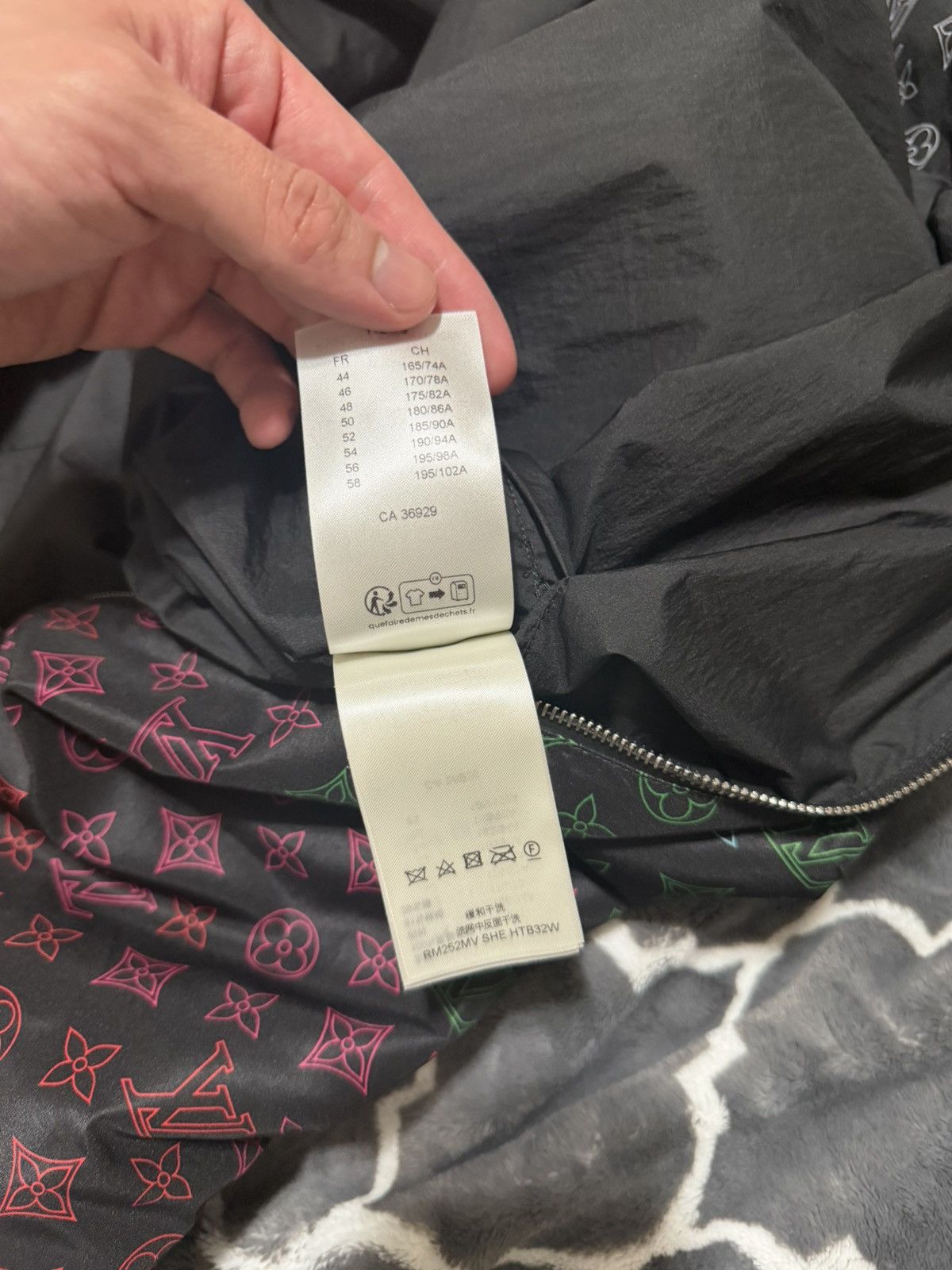Louis Vuitton Louis Vuitton Monogram Flowers Gradient Printed Windbreaker Size US L / EU 52-54 / 3 - 10 Thumbnail