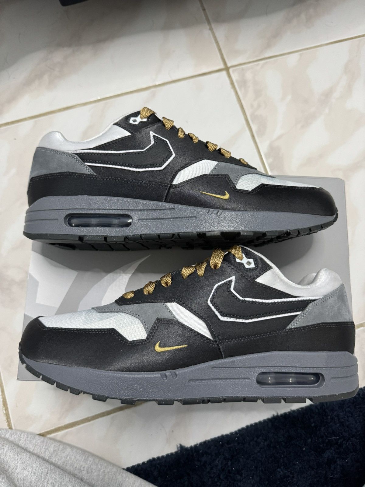 Nike Nike Air Max 1 .SWOOSH Big Head Mode Size 11.5 DS Size US 11.5 / EU 44-45 - 1 Thumbnail