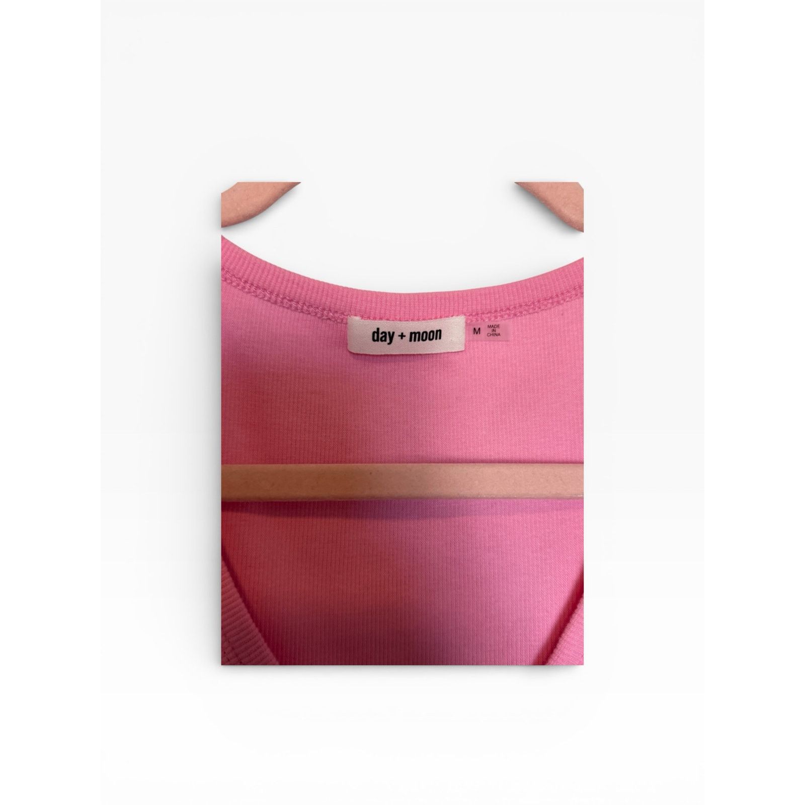 Other Day+Moon Solid Pink Short Sleeve Ruffle V-Neck Bodysuit Size M / US 6-8 / IT 42-44 - 7 Thumbnail